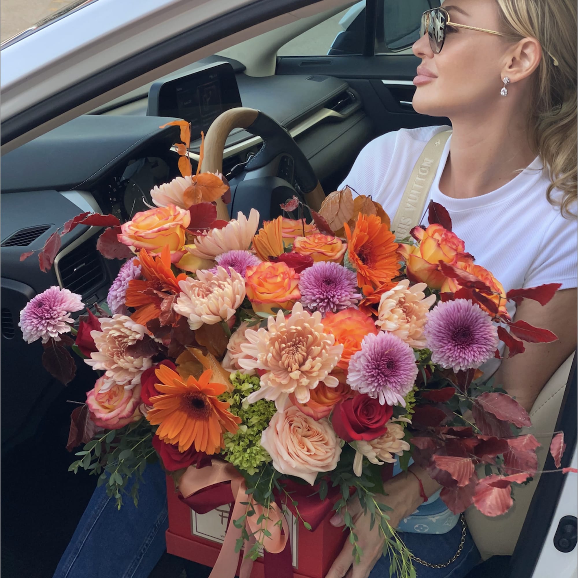 This bouquet creates a truly autumn mood., photo 2 of 2