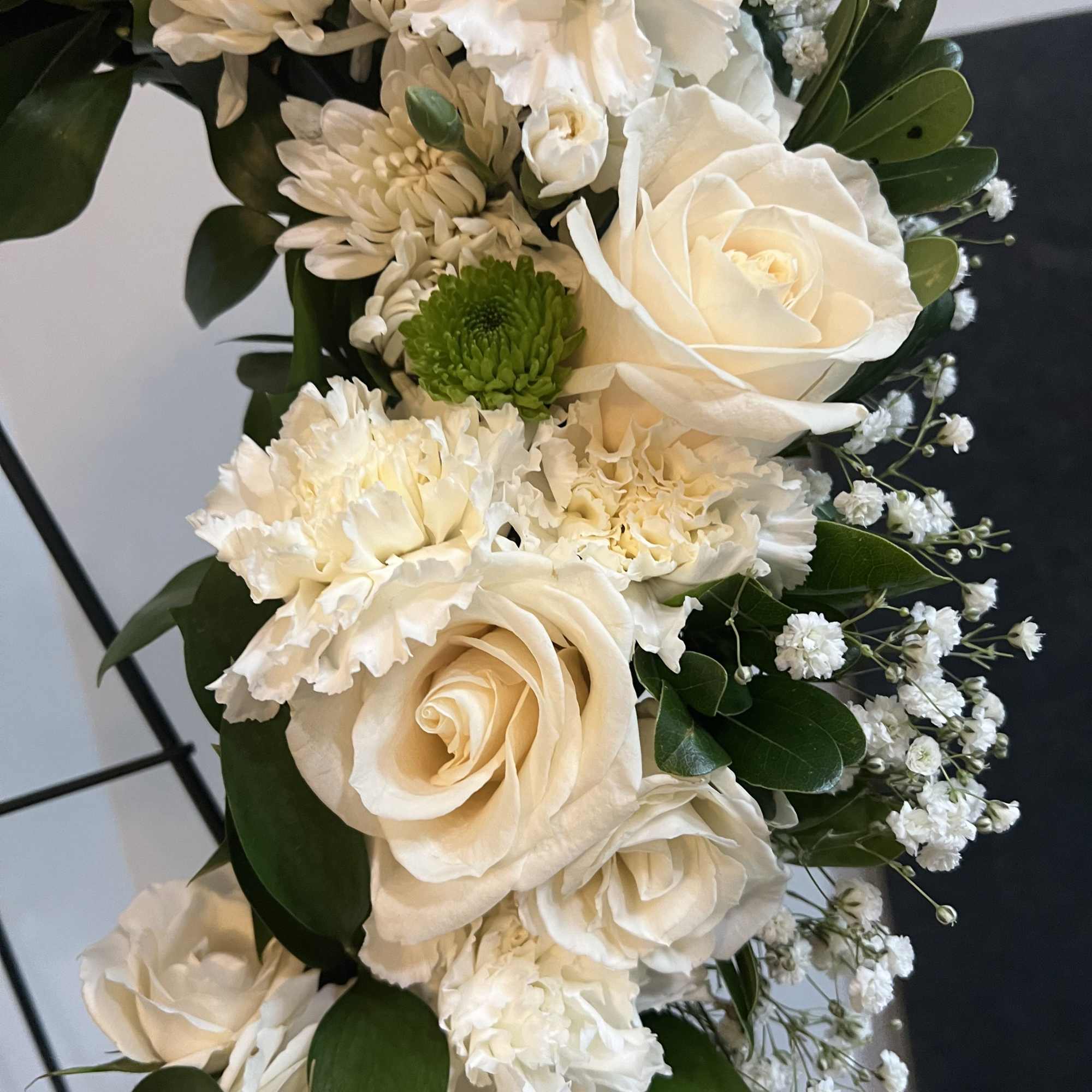 An all white tribute, this heart shaped easel shows your everlasting love., photo 2 of 3
