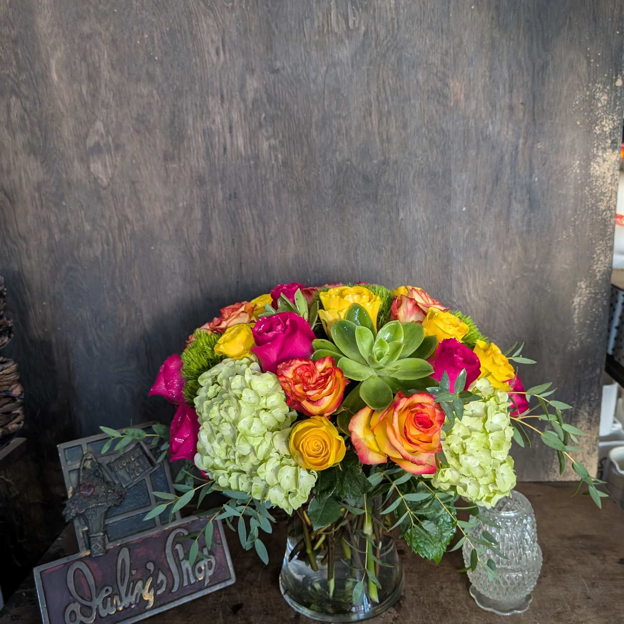 Mixed bouquet of roses and hydrangeas in a glass vase