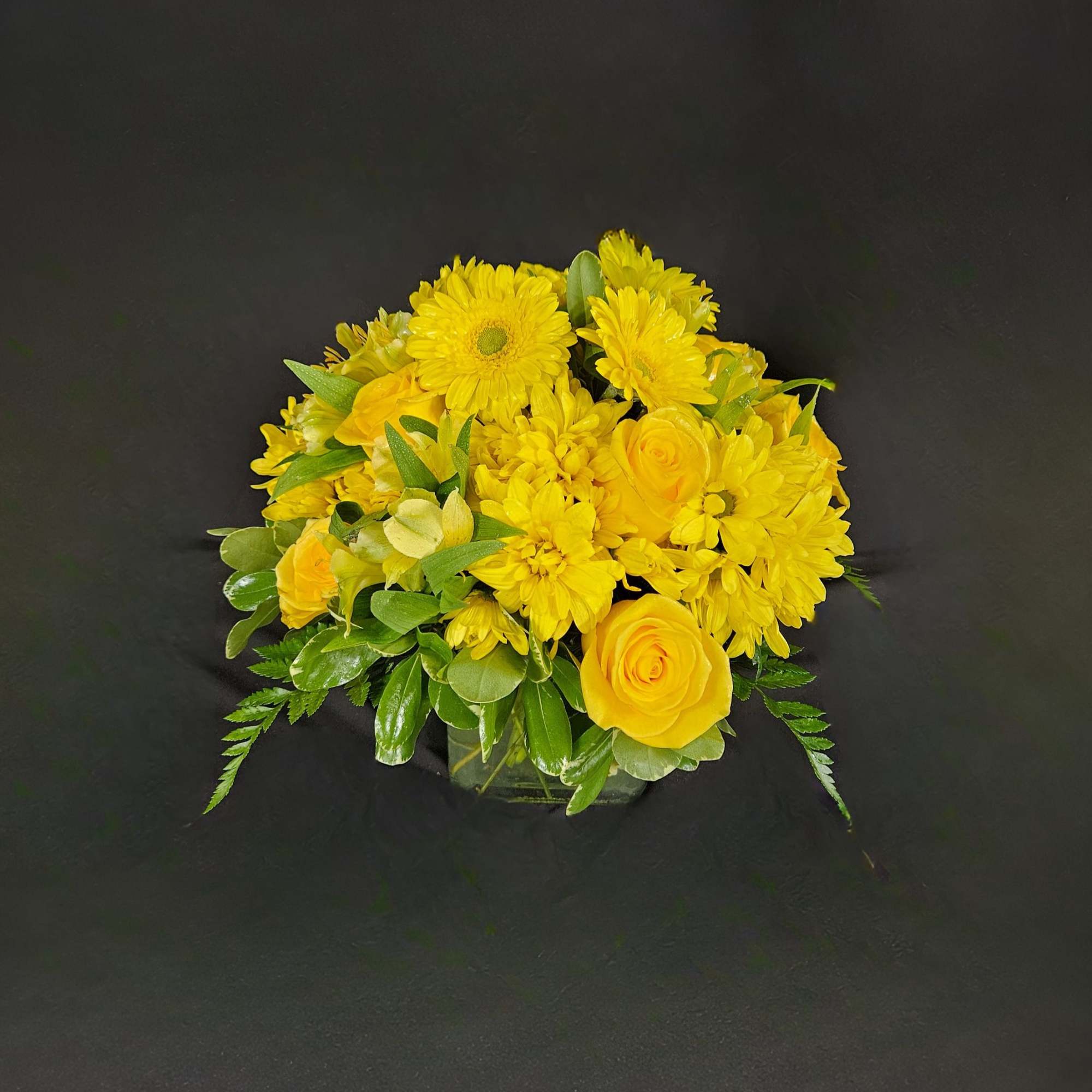 This monochromatic arrangement can make anybody feel a little more cheerful. Lemonade