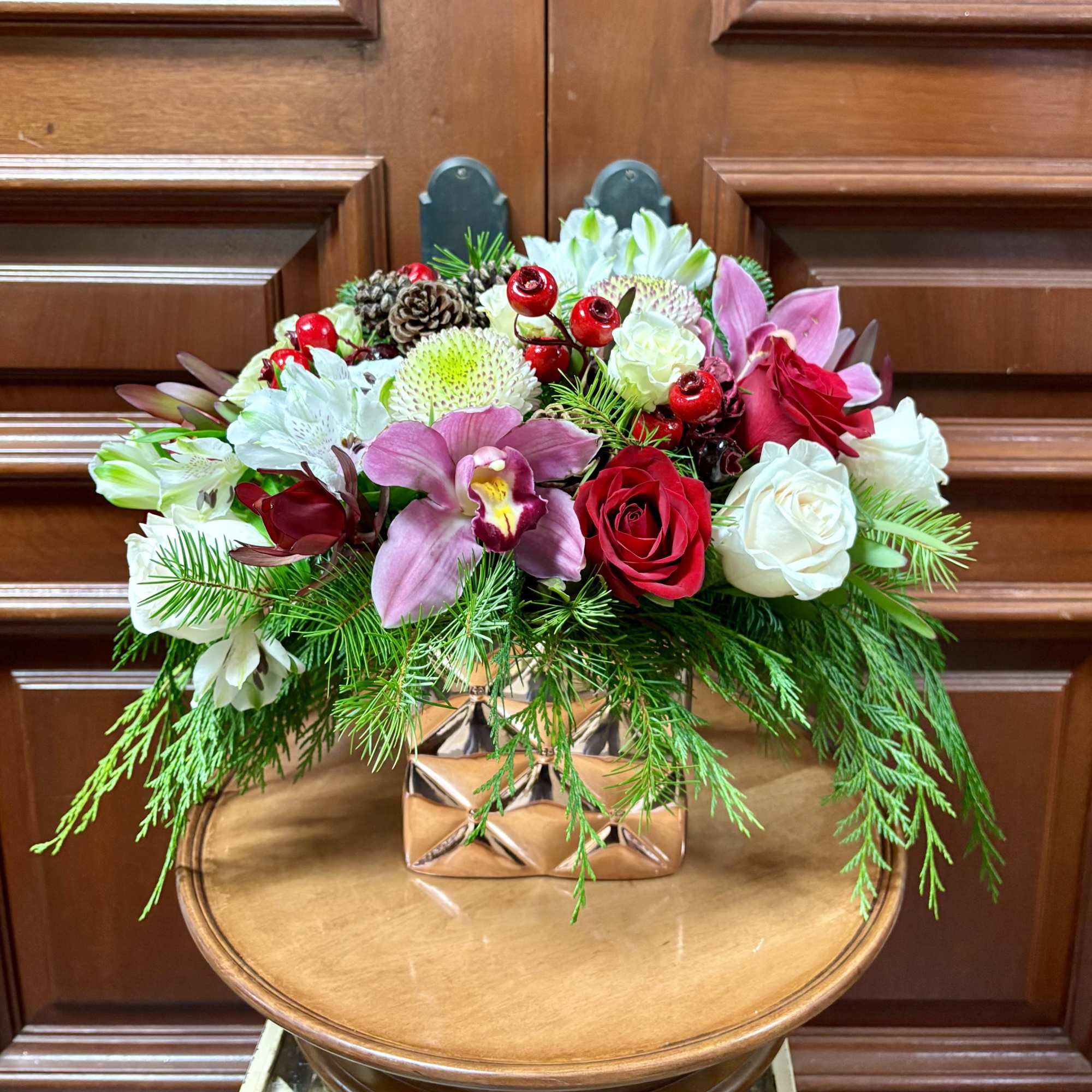 Perfect for winter brithdays!
Recipe: White Mums, White and Red Roses, Orhcids, Spray