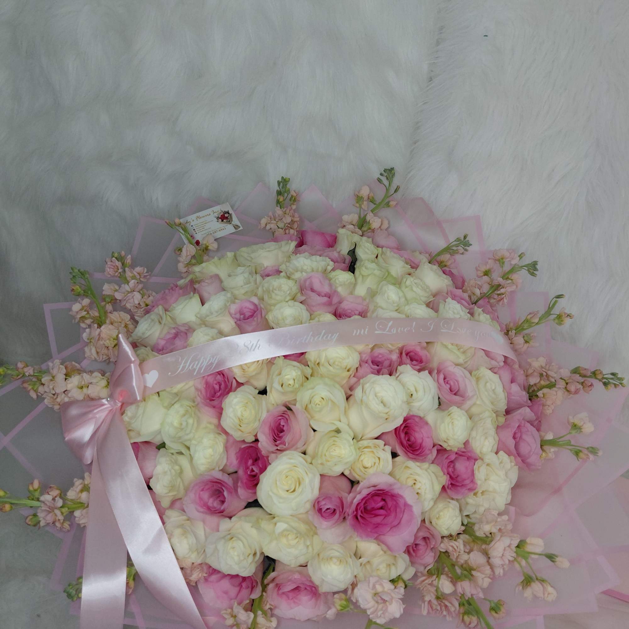 Rosas rosa y blanca y stock un ramo de rosas muy hermoso, photo 2 of 2