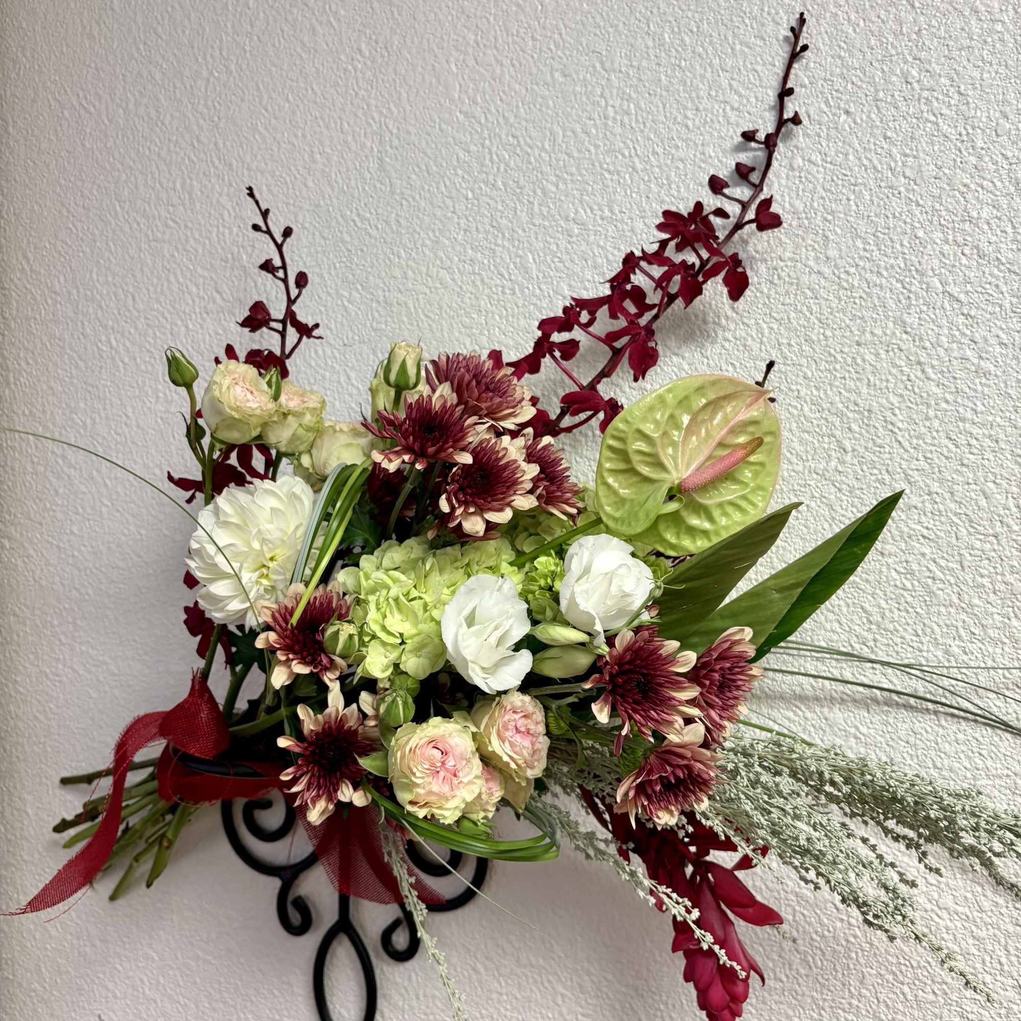 This drops includes Seasonal Dahlias, Anthurium, Ochids, Hydrangaes, Spray Roses, Ginger, Lisianthus, photo 2 of 2