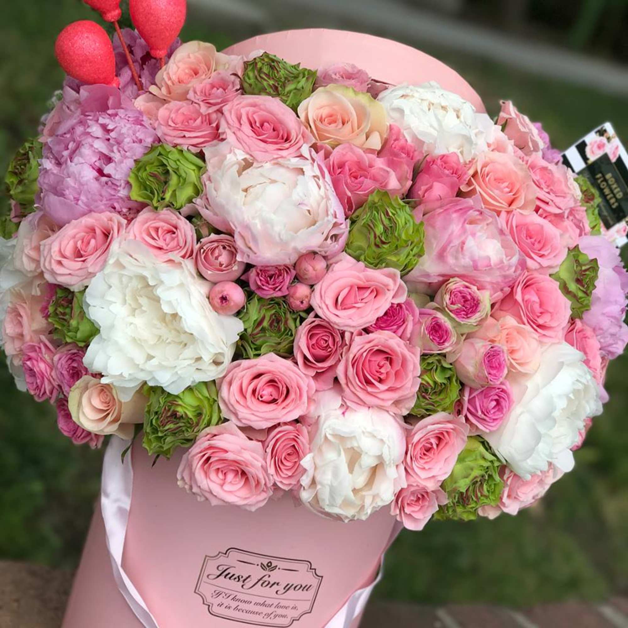 This box is sure to bring a smile on anyone's face. With