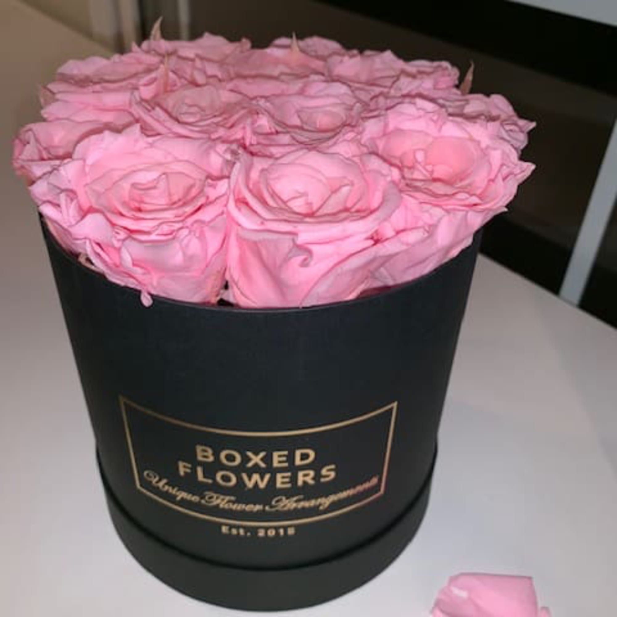 Pink roses arranged in a black round box, photo 4 of 4
