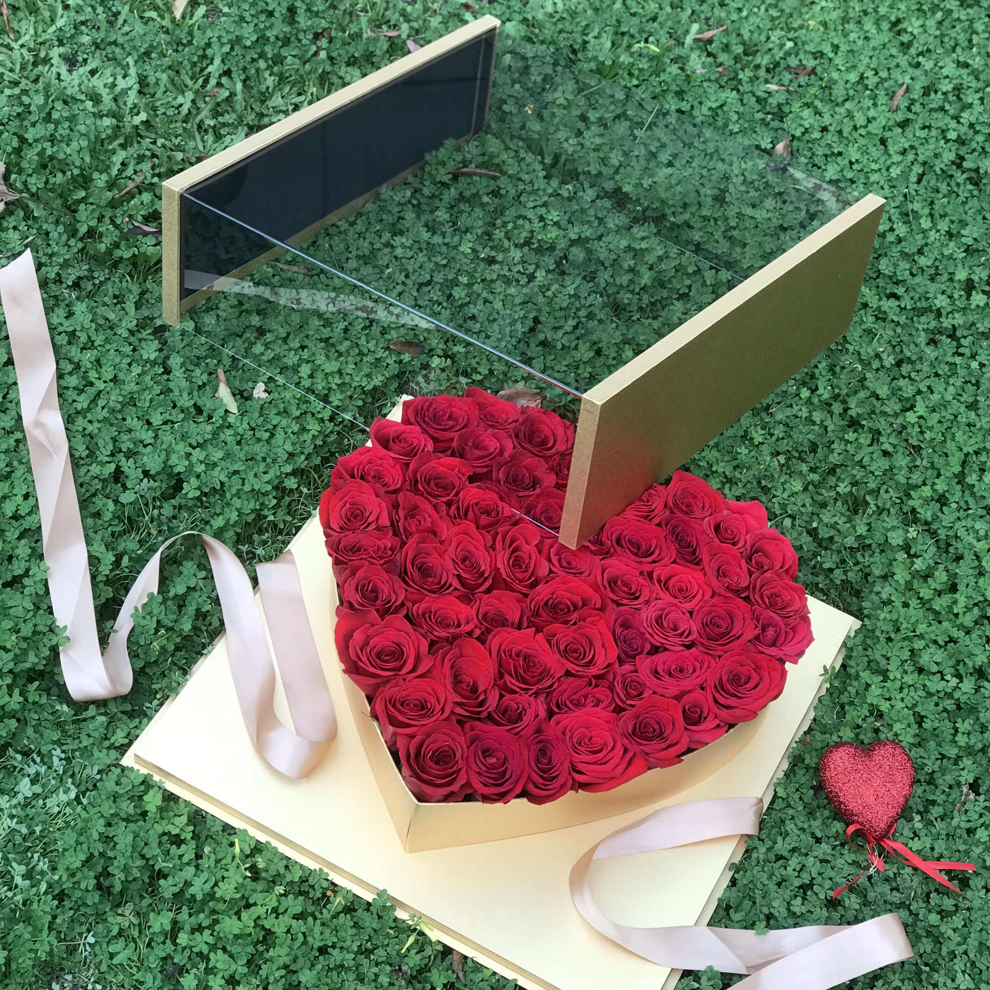 Mesmerizing arrangement!!! Our newest exclusive box that comes in gold, black, pink, photo 2 of 4
