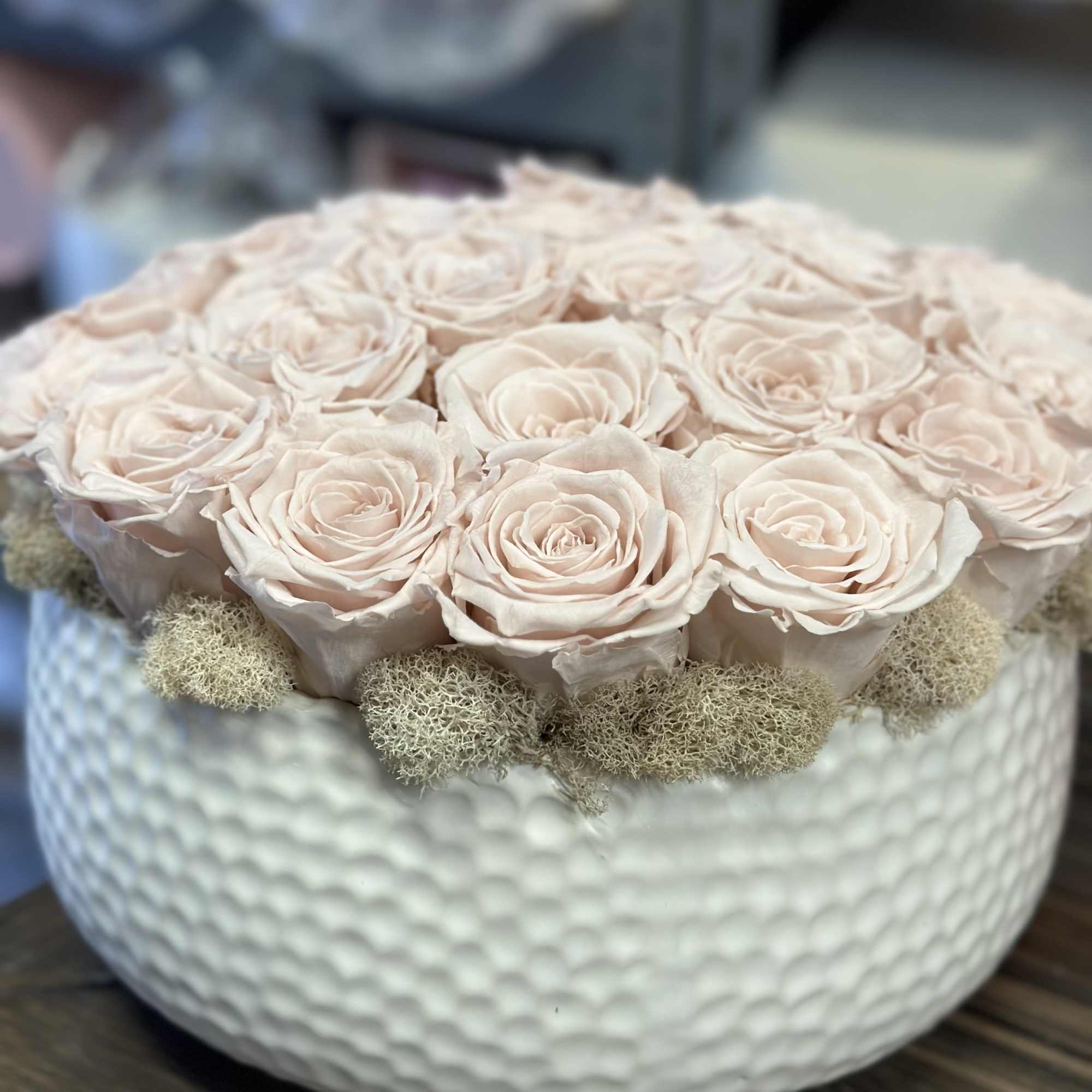 Pale pink roses arranged in a white textured bowl, photo 2 of 2