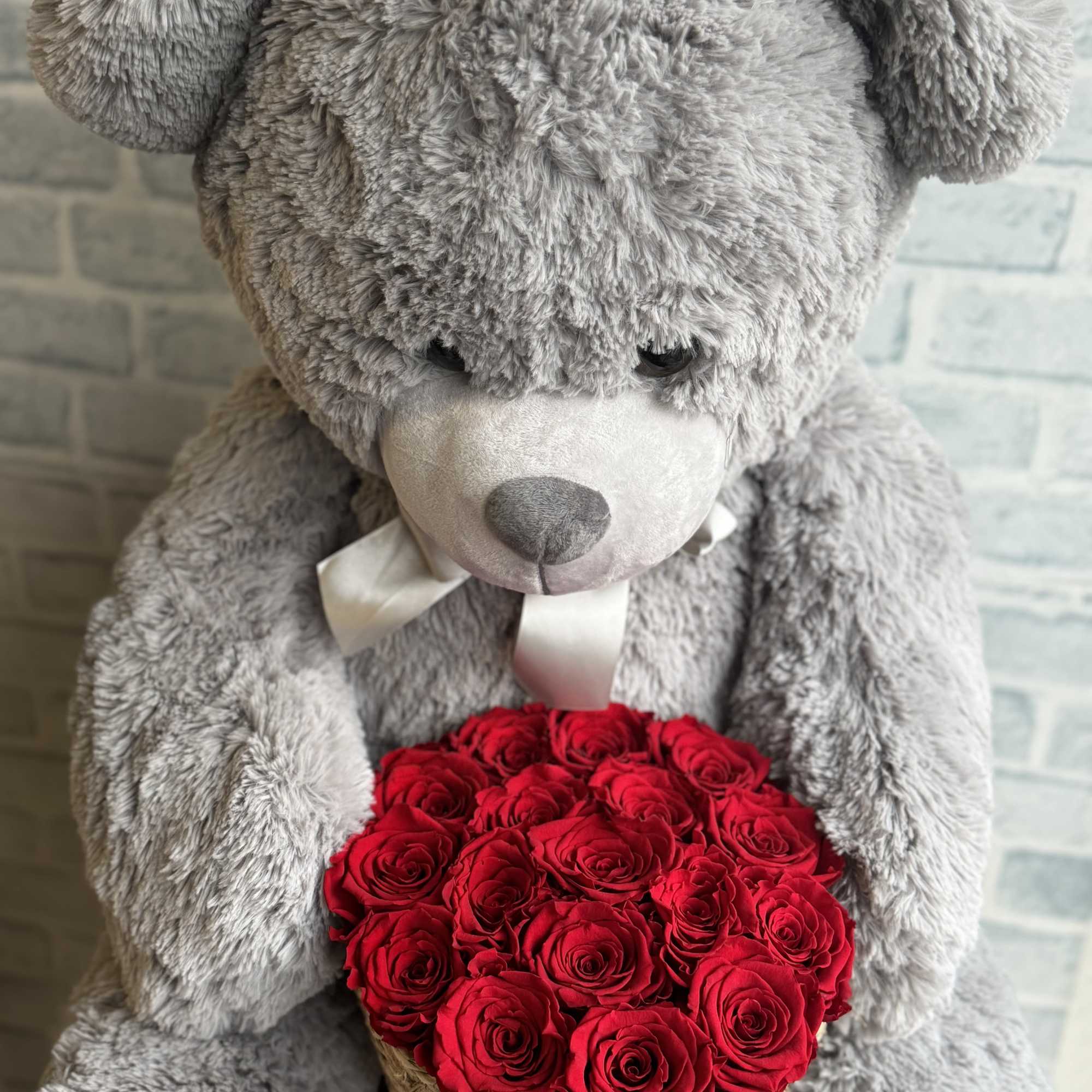 Large fluffy teddy bear with preserved roses in a basket, photo 2 of 2