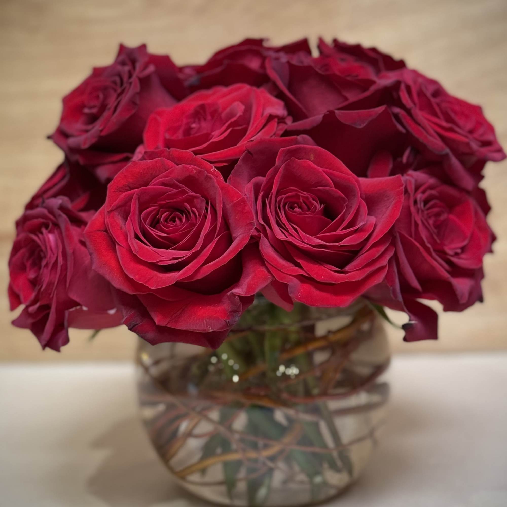 15 red roses exquisitely arranged in a 6" bubble bowl..
Height: Approximately 10"