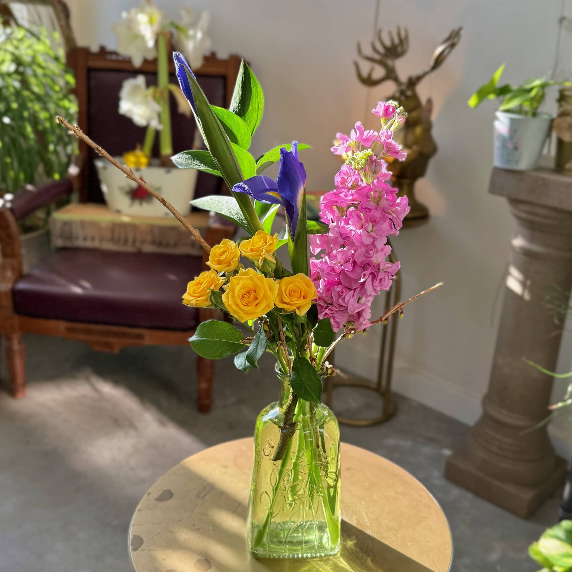 A lovely embossed glass vase exploding with branches, from which emerge beautiful, photo 2 of 2