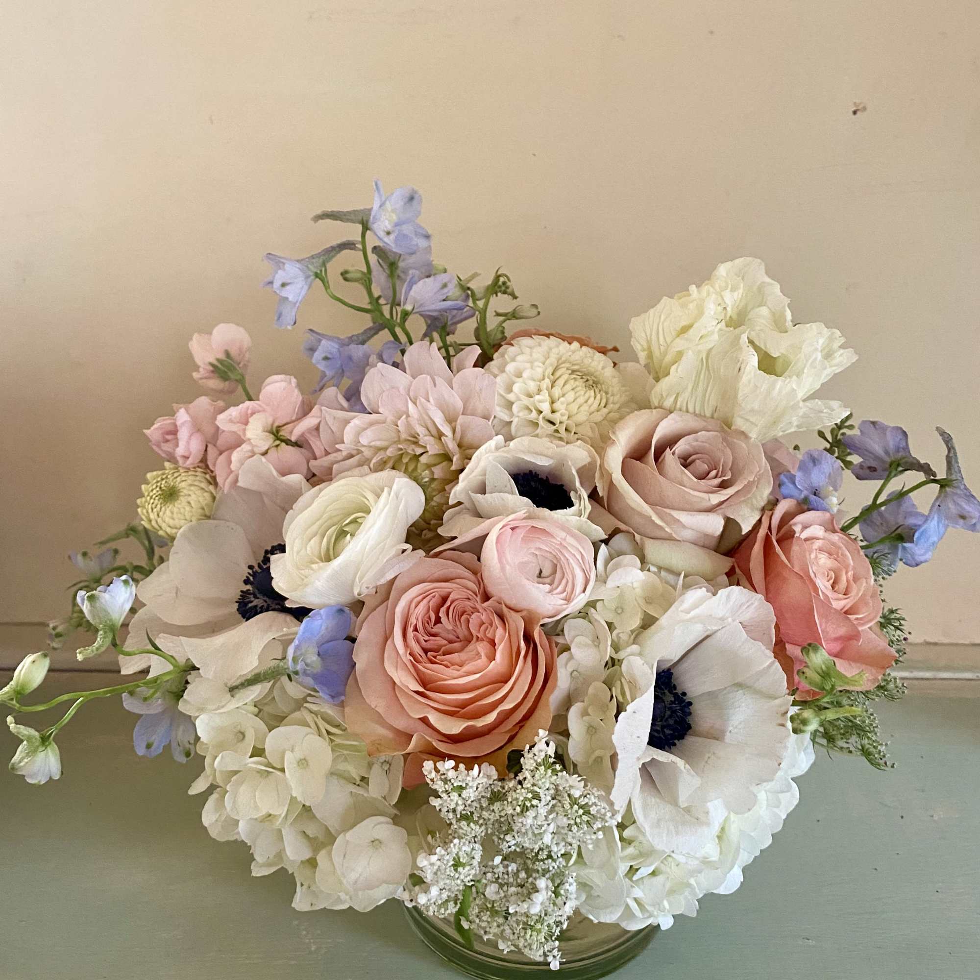 Get a beautiful, fresh medium sized Blomst arrangement of seasonal pastels or, photo 3 of 10