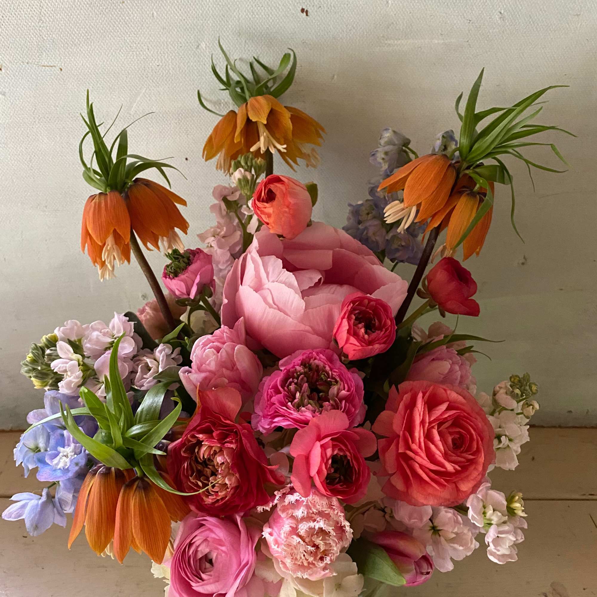 Get a beautiful, fresh large sized Blomst arrangement of seasonal pastels or, photo 2 of 8