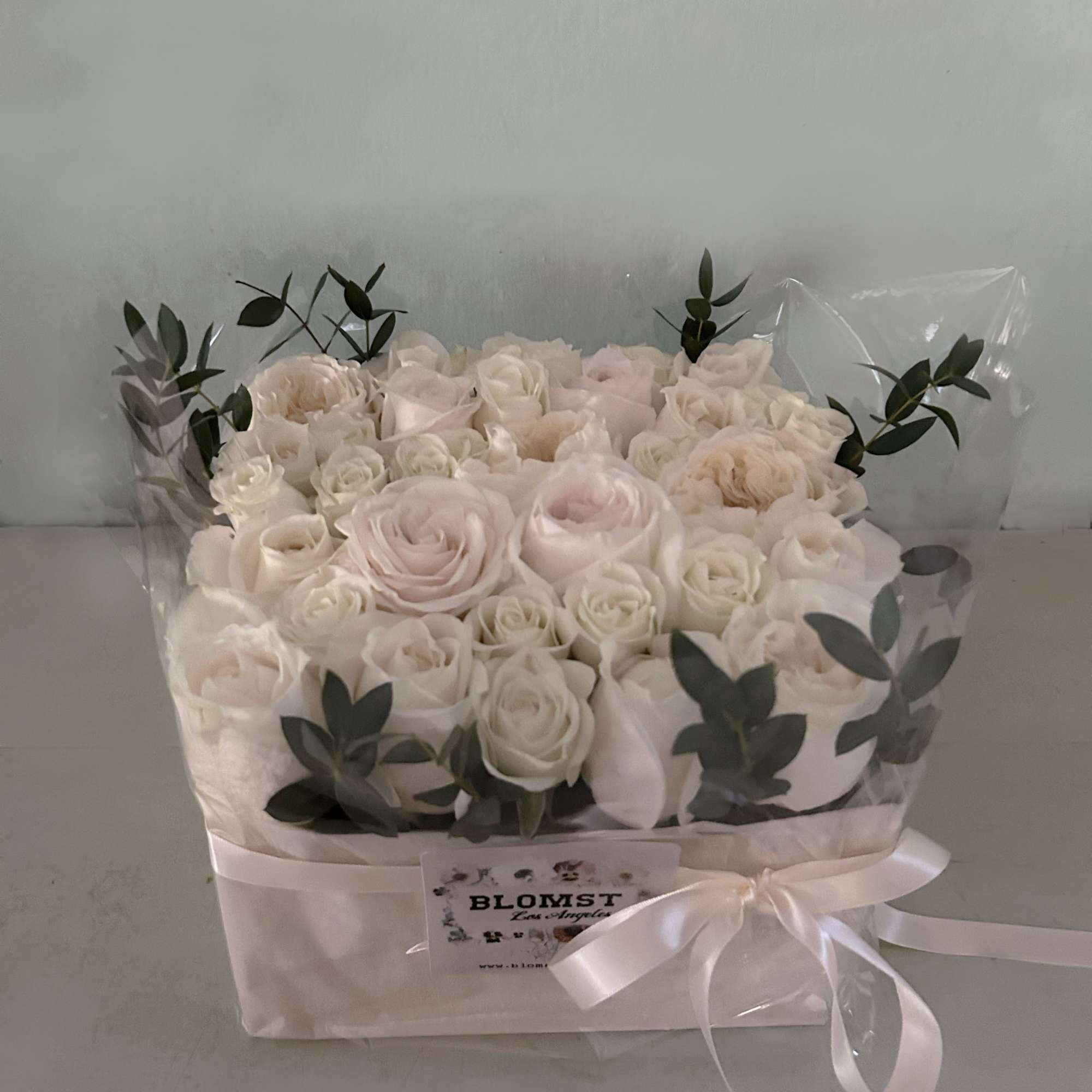 Beautiful signature Blomst Rose box. The light and natural wooden boxis packed, photo 3 of 4
