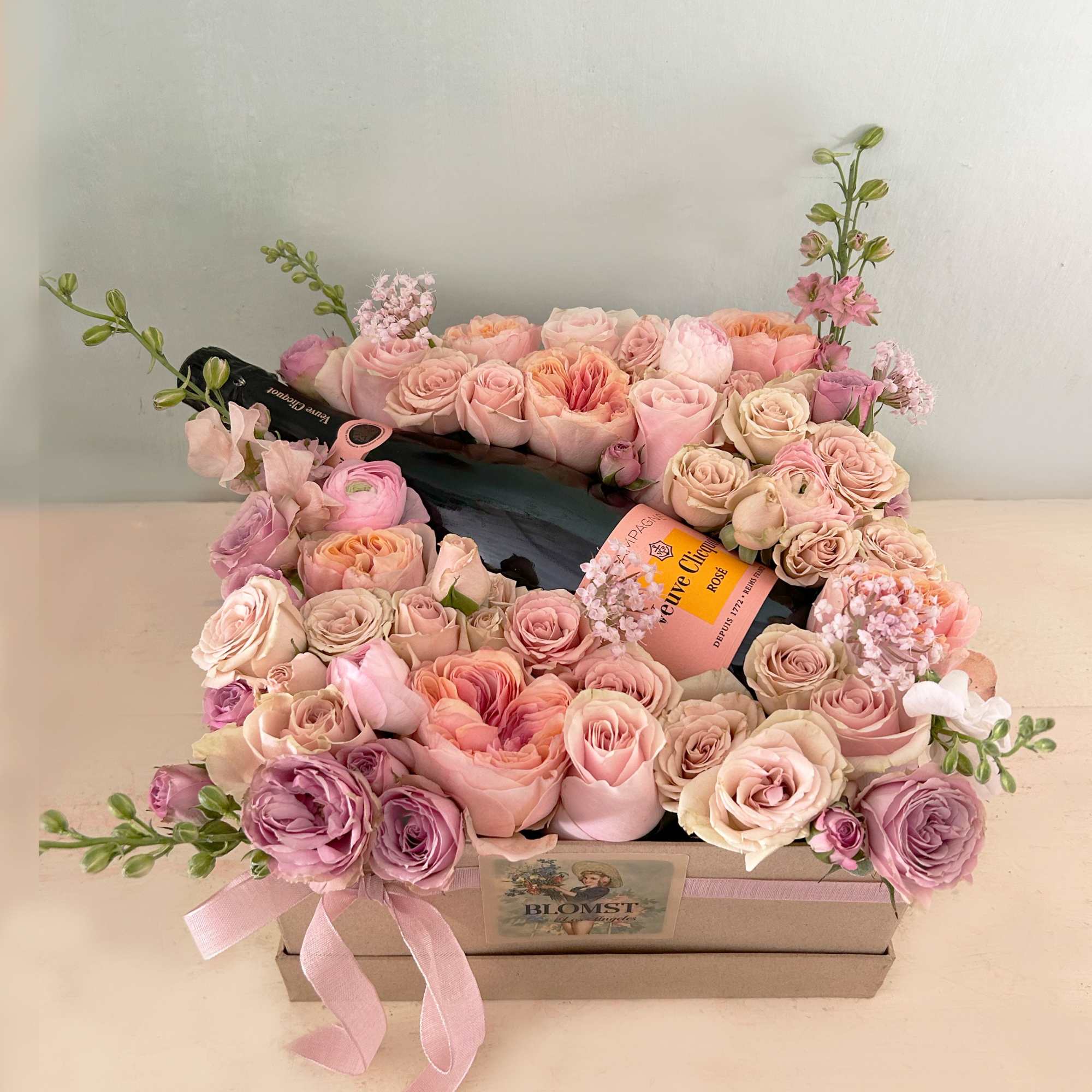 The ultimate luxury flower box to celebrate and cheer. A luxurious Veuve, photo 2 of 2