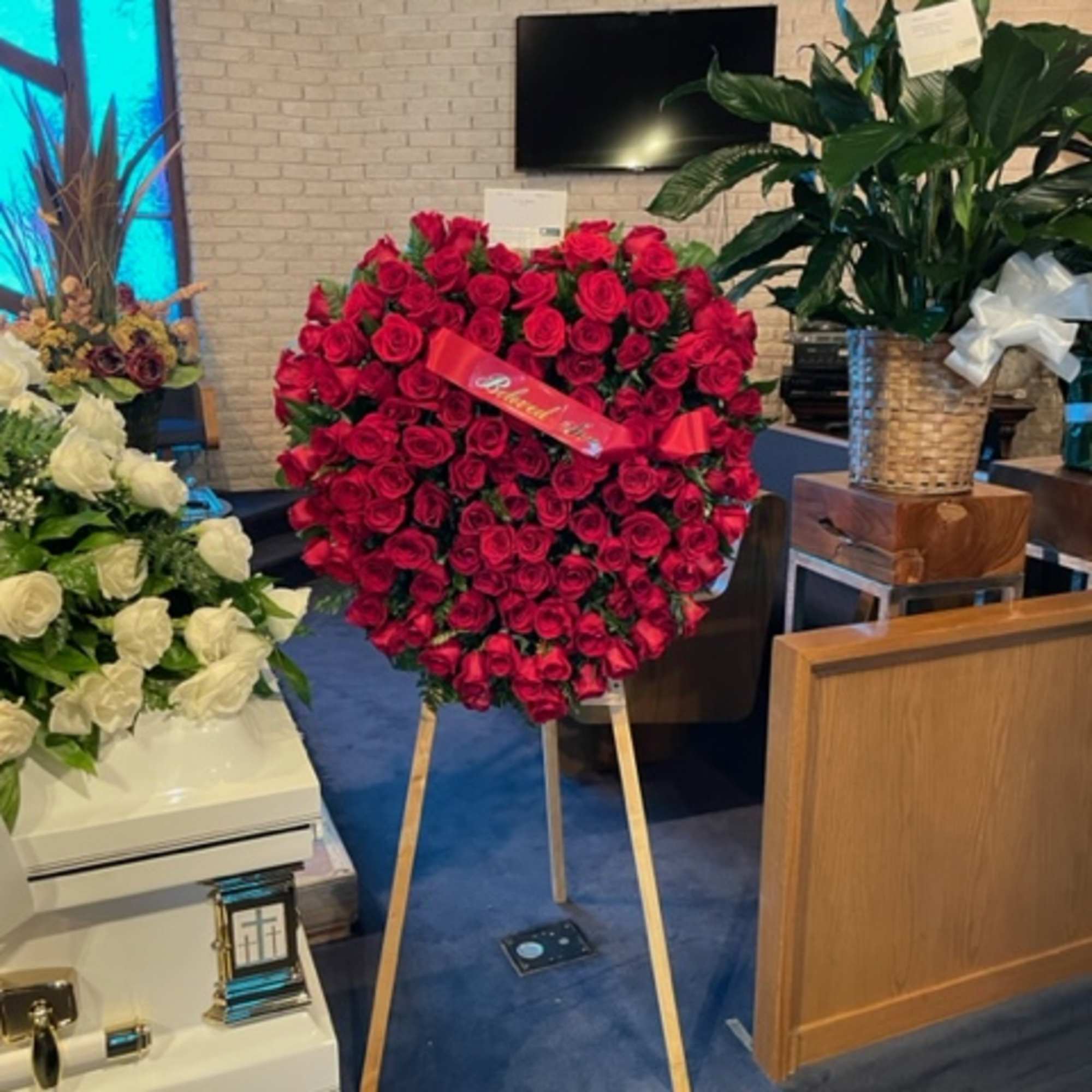 Heart-shaped red rose standing spray on an easel