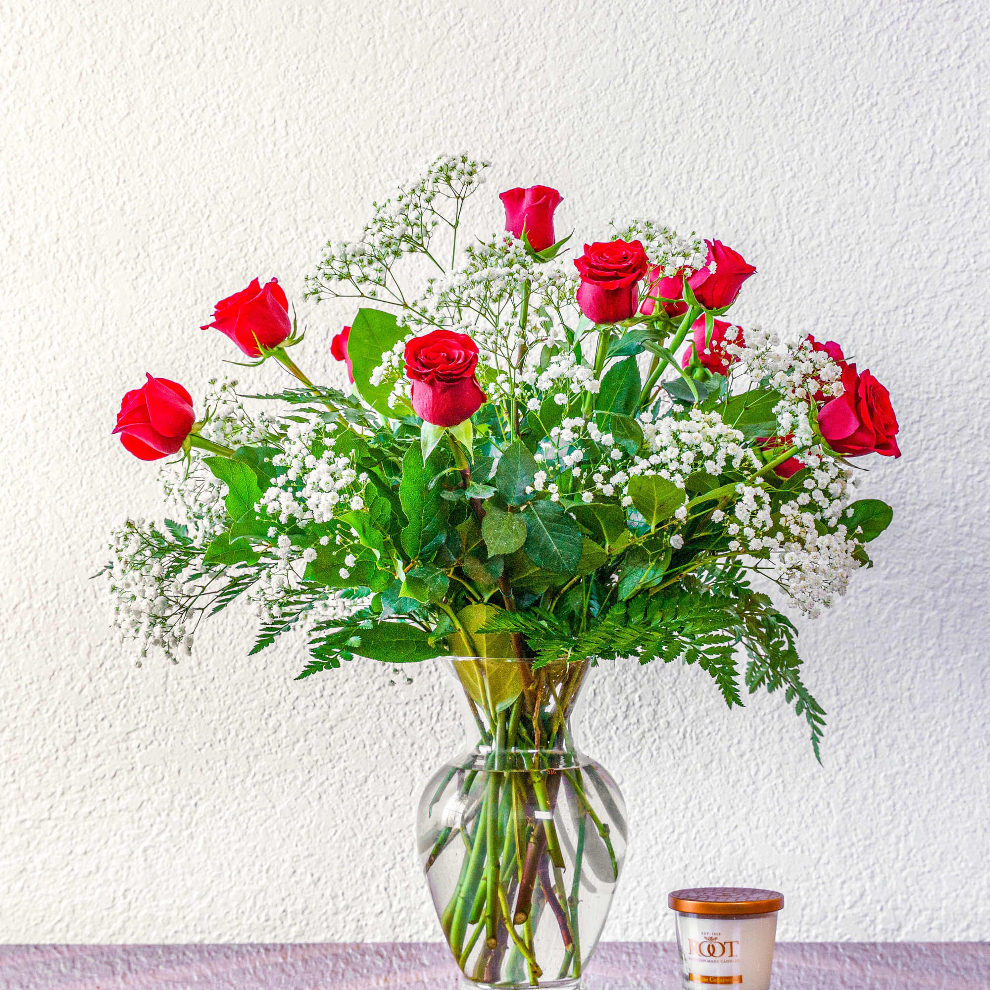 A dozen red roses is truly the most classic way to express, photo 2 of 3