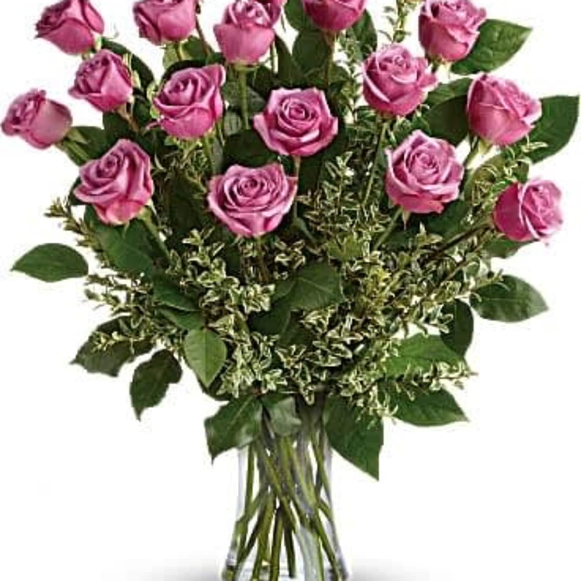 Bouquet of pink roses in a clear glass vase, photo 2 of 3