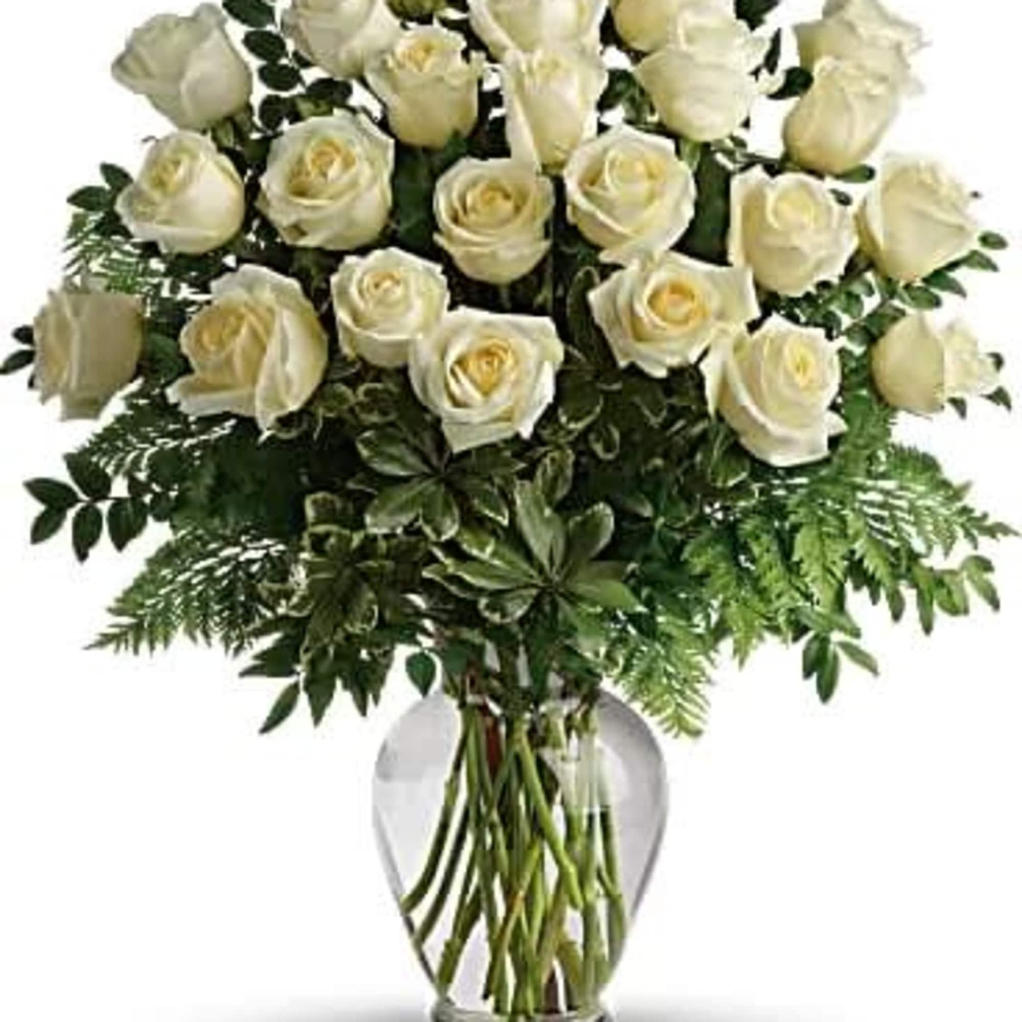 Bouquet of white roses in a clear glass vase, photo 3 of 3