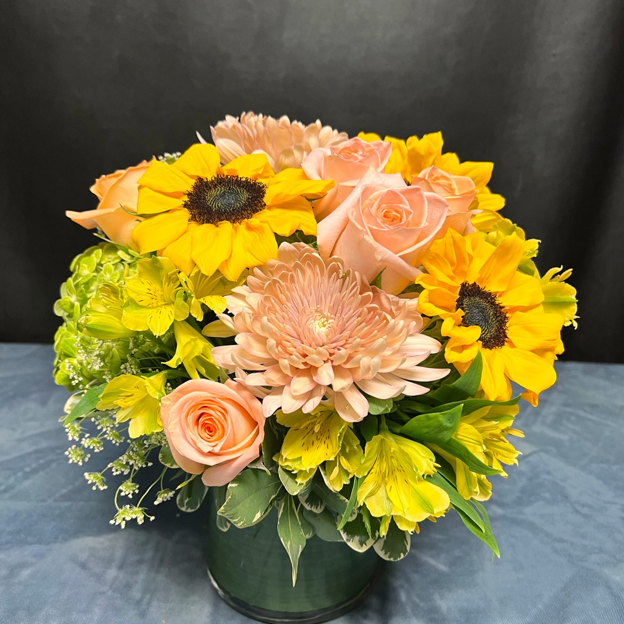 Like the gentle glow of morning, this arrangement radiates warmth and optimism., photo 2 of 3