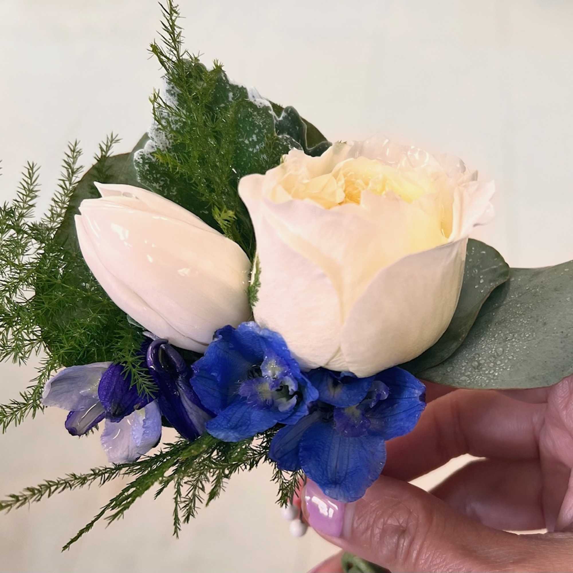 This is a wedding package that included below:
1 Bridal Bouquet
1 Bridesmaid bouquet
1, photo 5 of 5