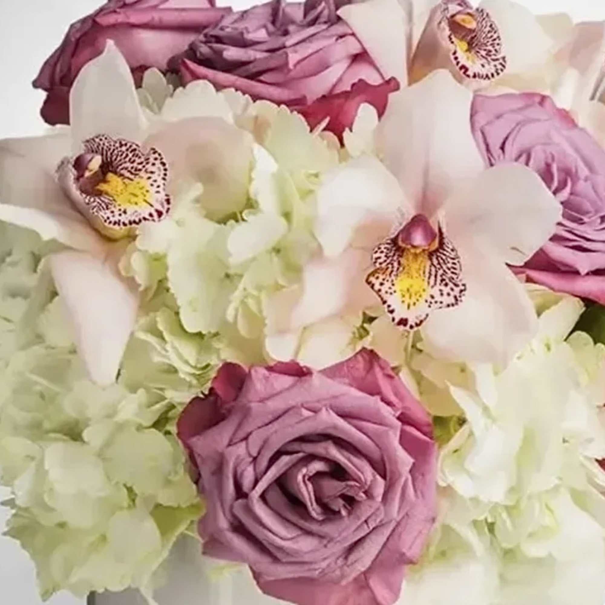 The bouquet that&rsquo;s as versatile and sophisticated! This is the perfect gift, photo 3 of 3