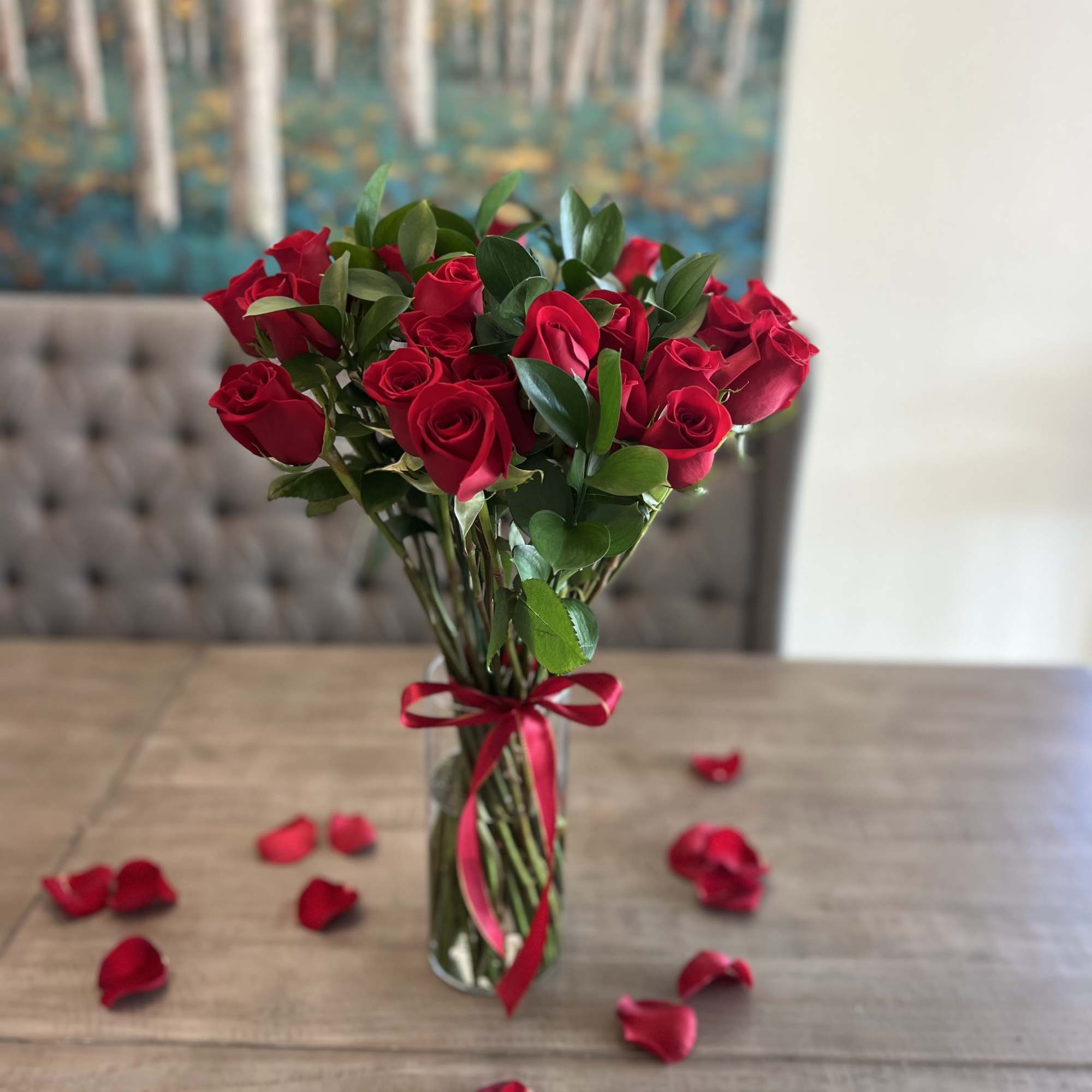 Red roses in a clear glass vase with a red ribbon, photo 2 of 4