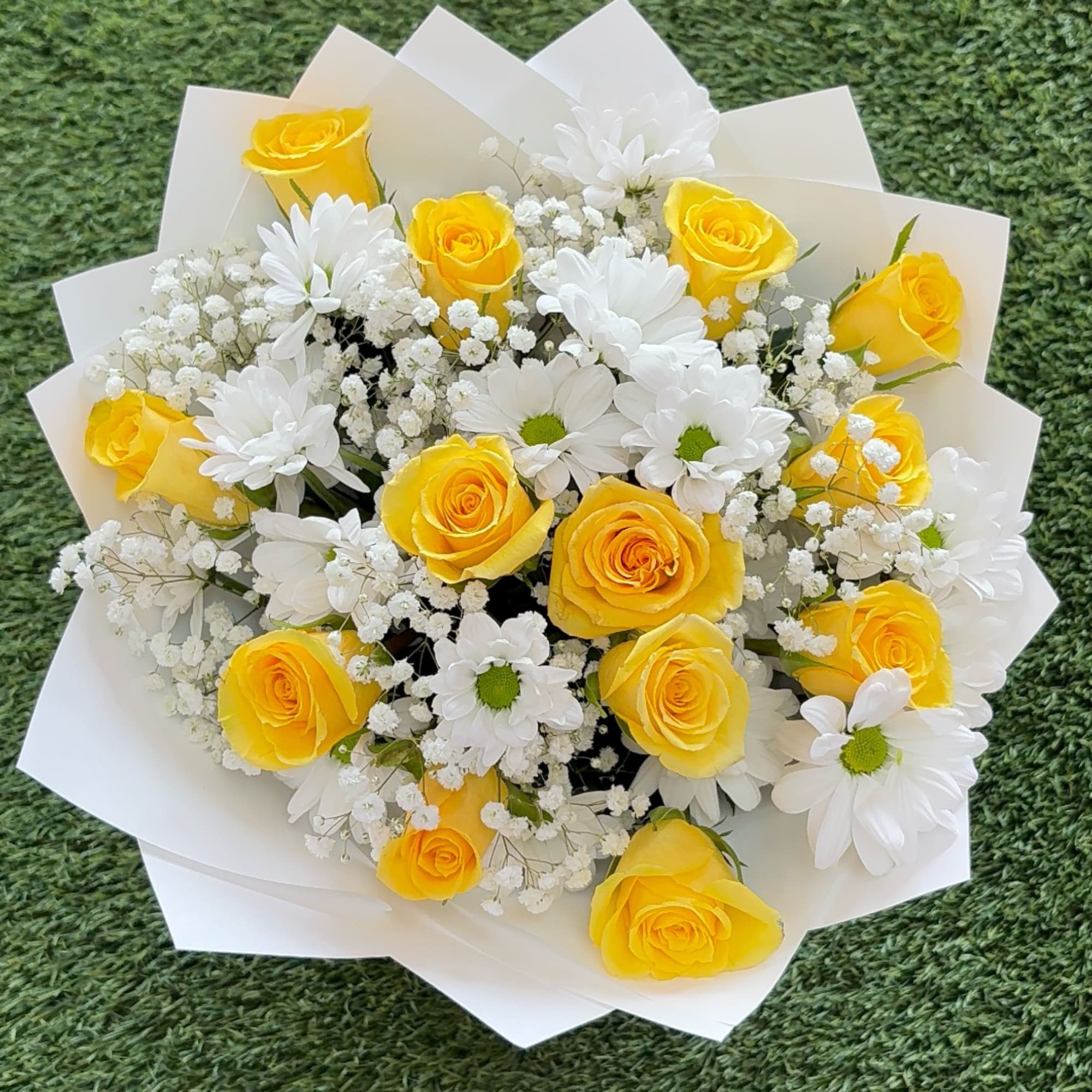 Bouquet of yellow roses and white daisies wrapped in white paper, photo 3 of 4