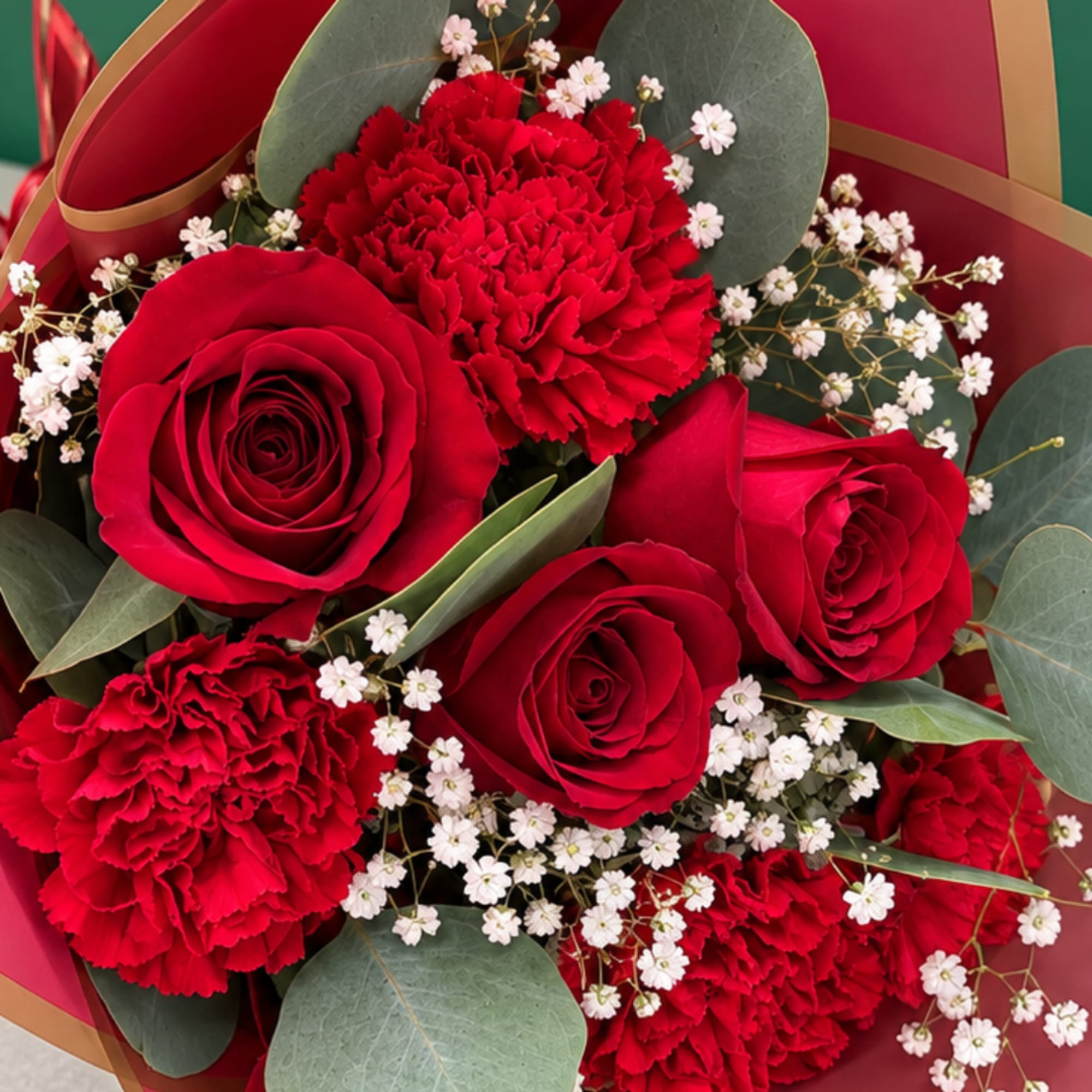Bouquet of red roses and carnations with white baby's breath