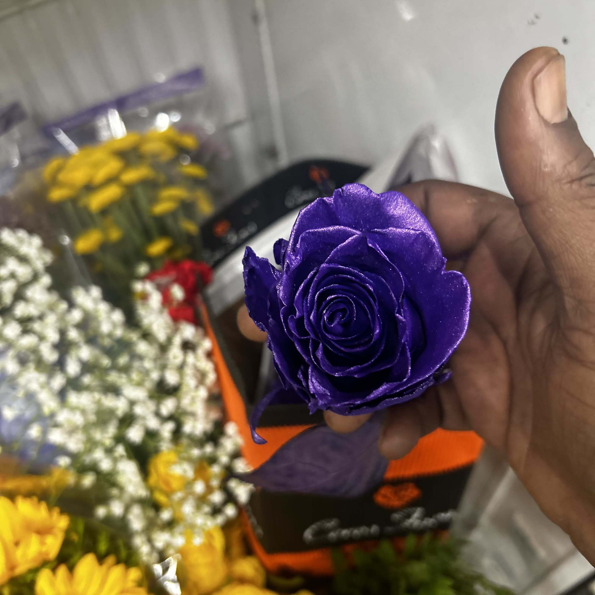 We make roses all colors with glitter, photo 13 of 17