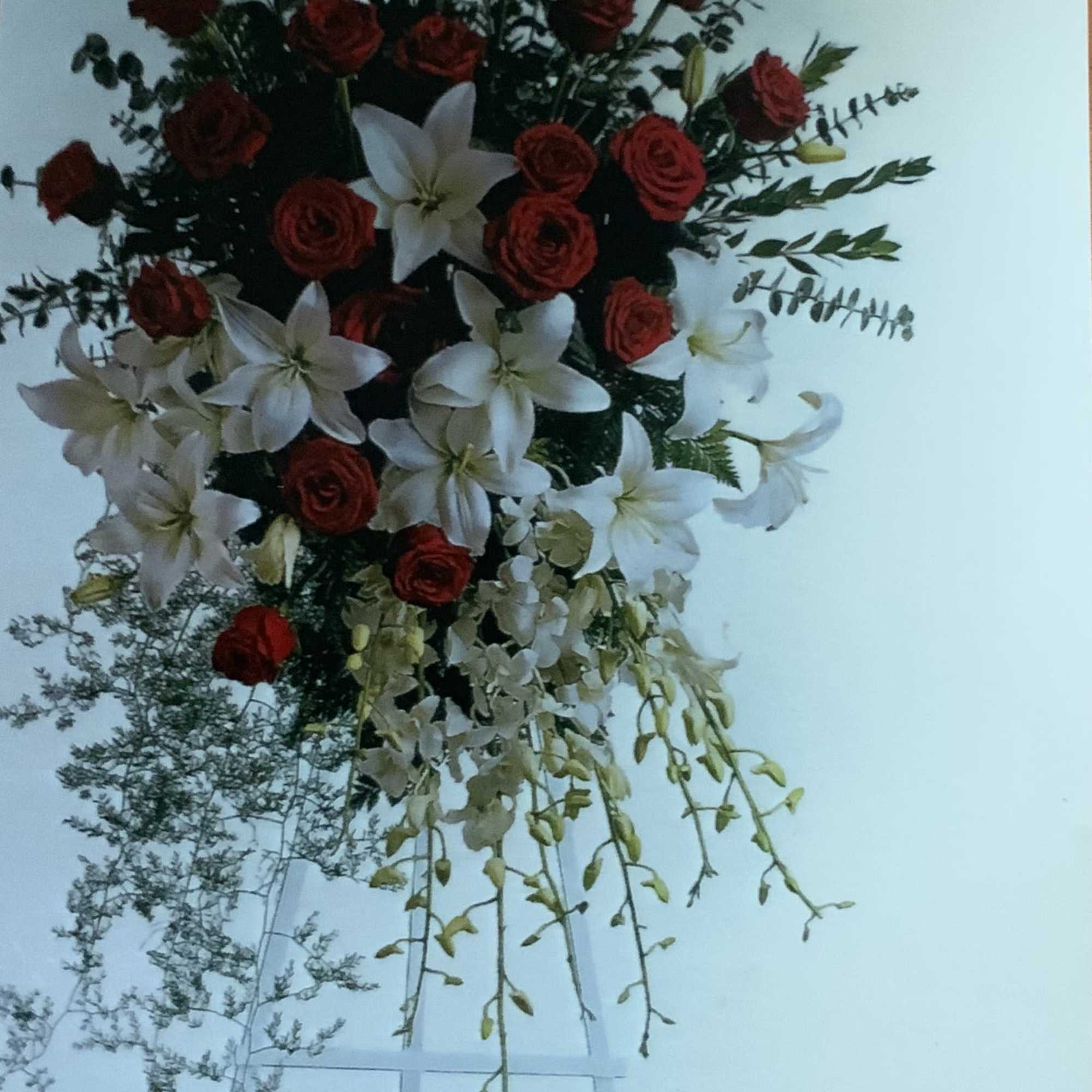 Roses and mixed flowers, photo 15 of 17