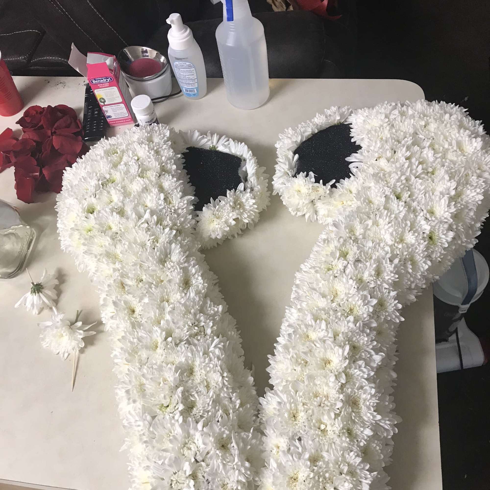 Roses and mixed flowers, photo 4 of 17