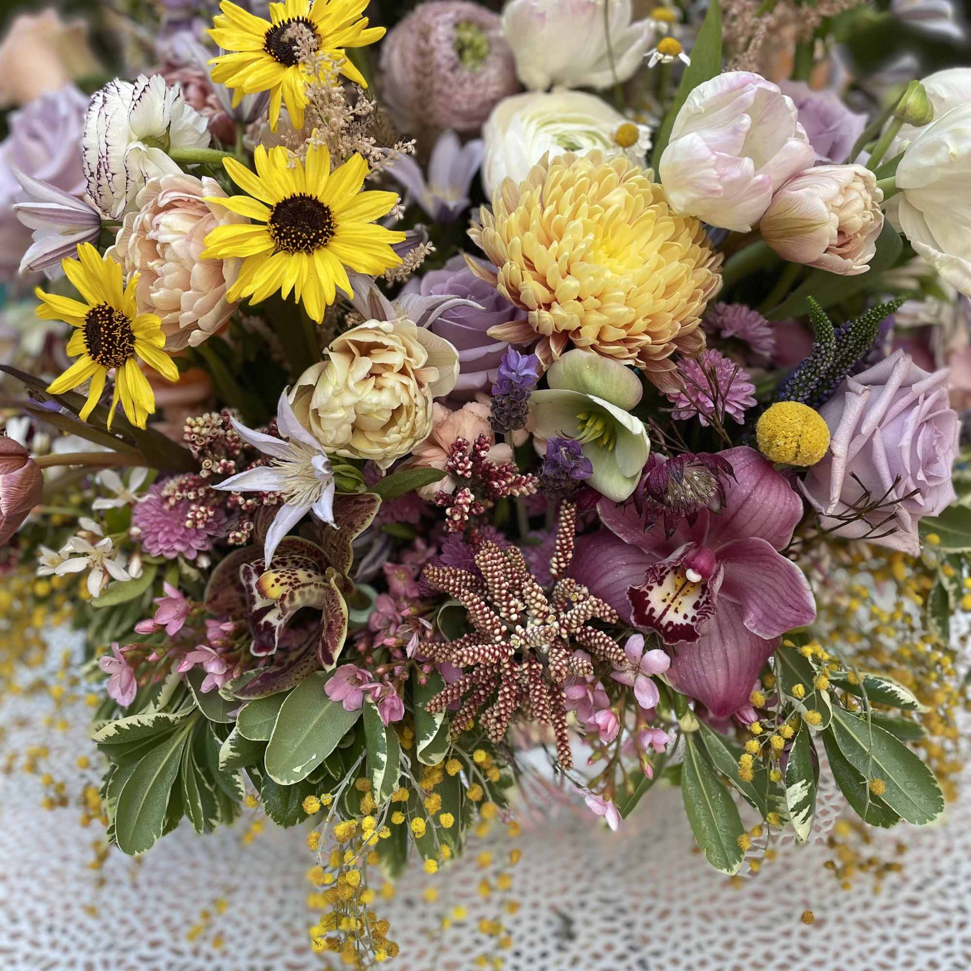 Mixed bouquet with yellow daisies and pastel blooms