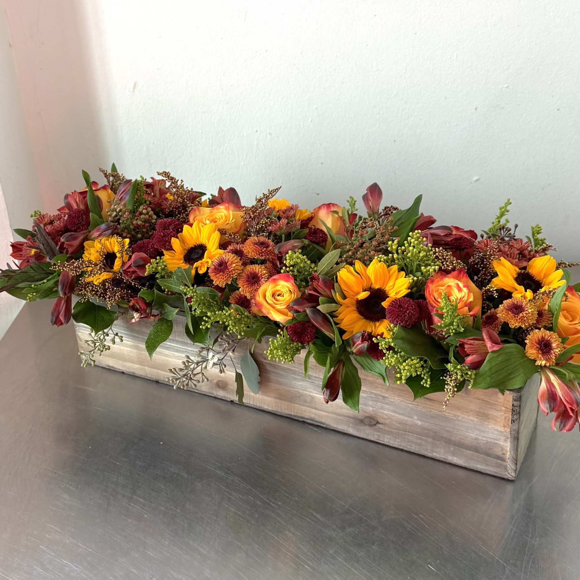 Autumn Harvest Floral Centerpiece &ndash; Sunflowers, Roses &amp; Seasonal Blooms
Brighten your table
