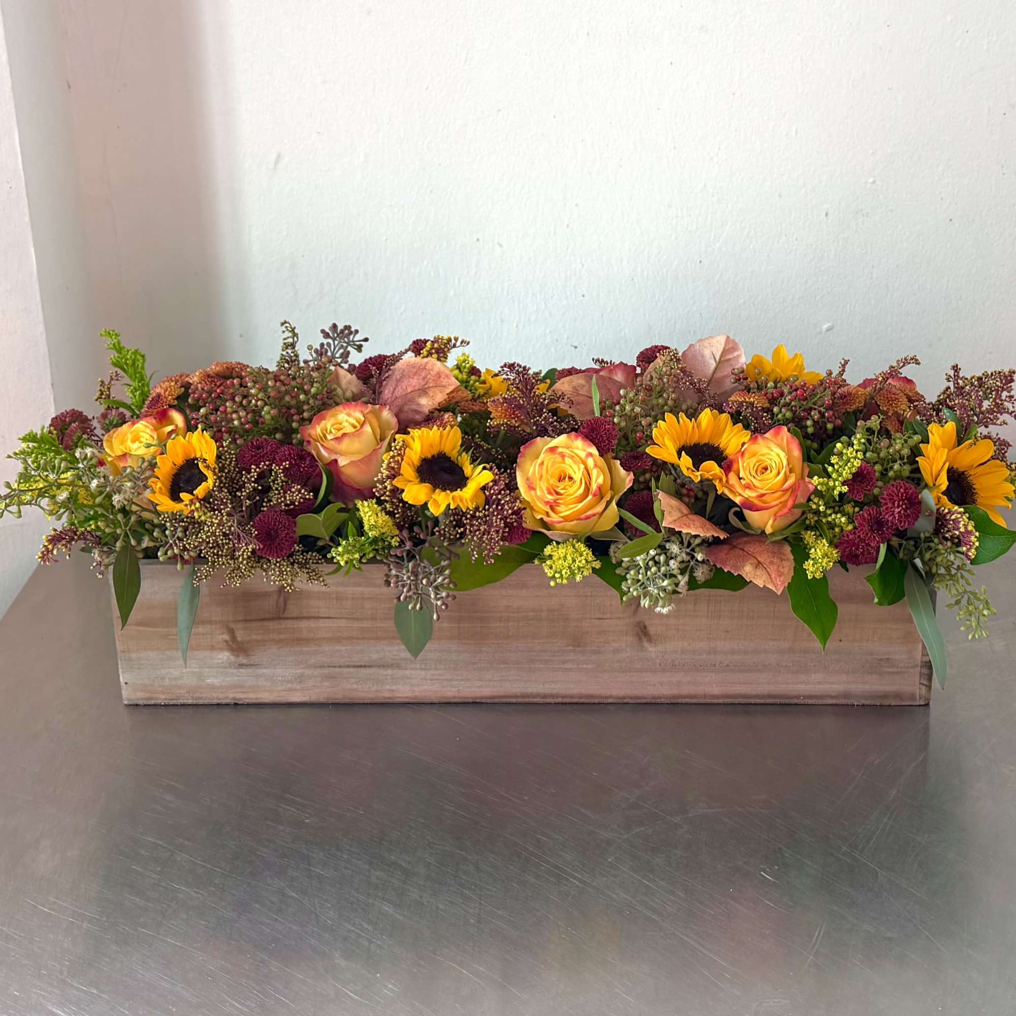 Autumn Harvest Floral Centerpiece &ndash; Sunflowers, Roses &amp; Seasonal Blooms
Brighten your table