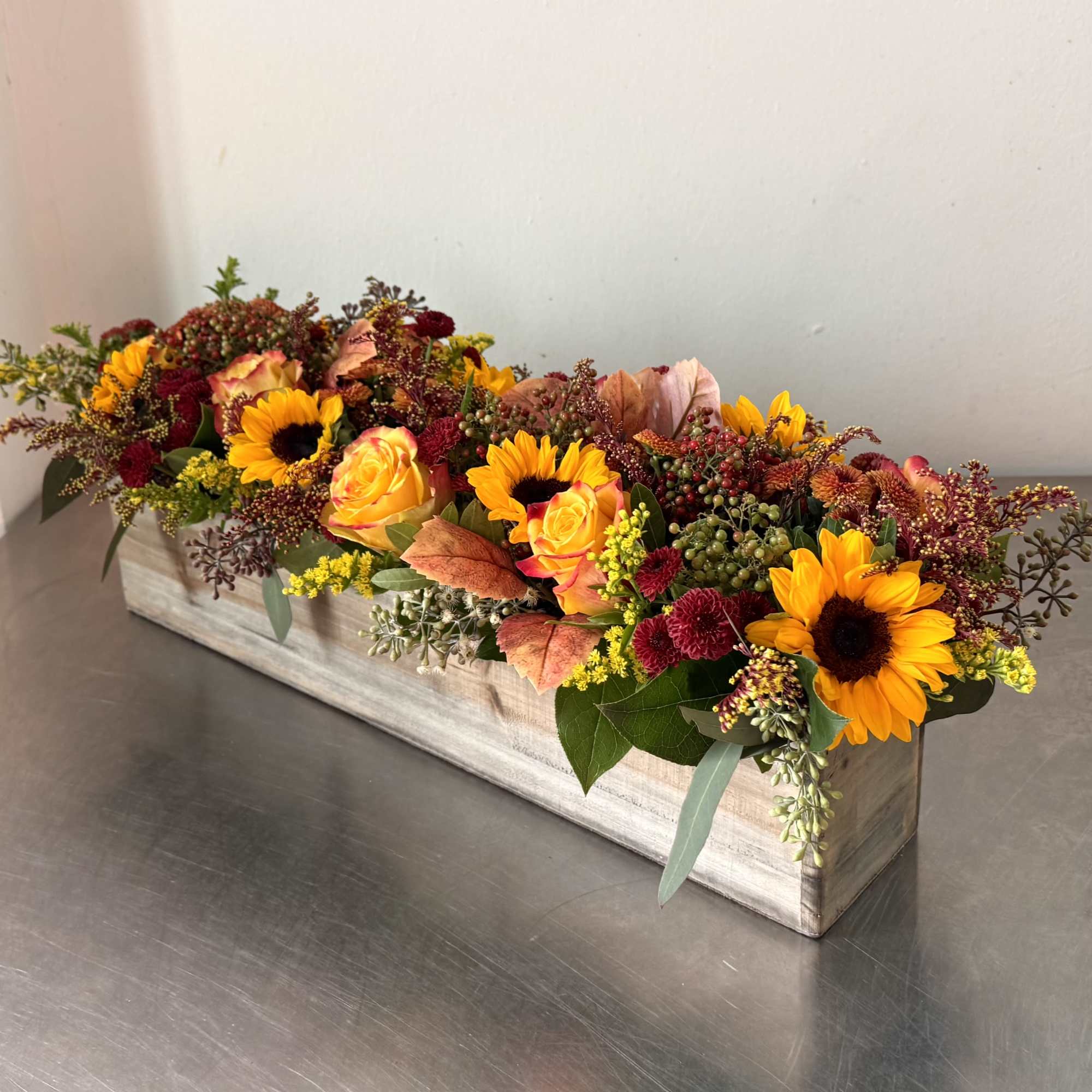 Autumn Harvest Floral Centerpiece &ndash; Sunflowers, Roses &amp; Seasonal Blooms
Brighten your table, photo 3 of 3