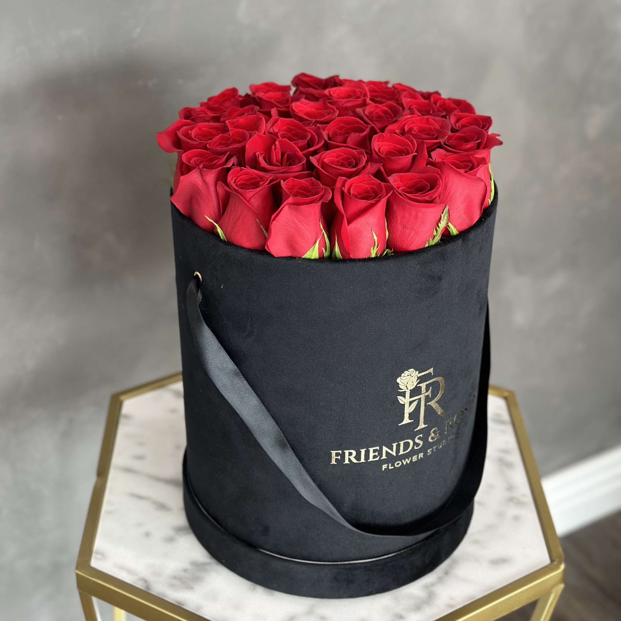 Red roses arranged in a black round hat box, photo 2 of 2