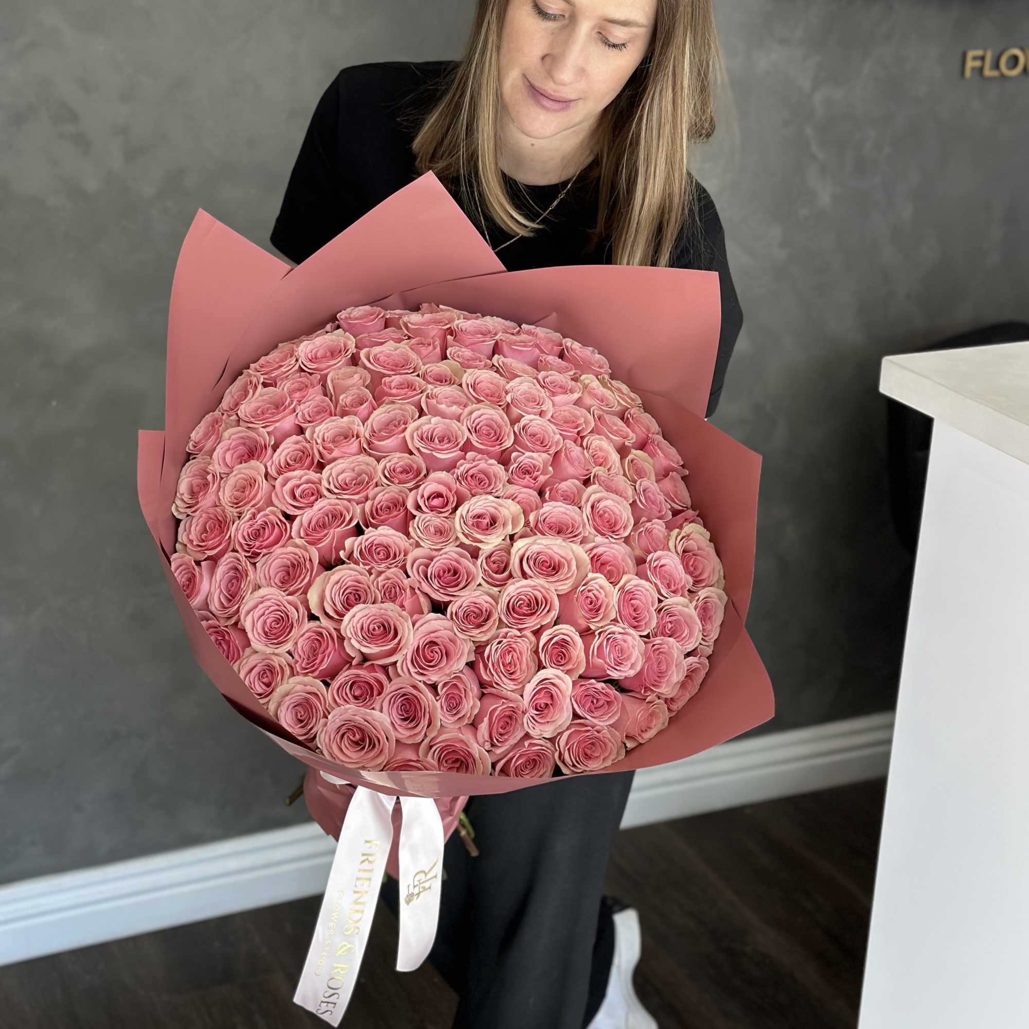 Large bouquet of pink roses wrapped in pink paper, photo 2 of 2