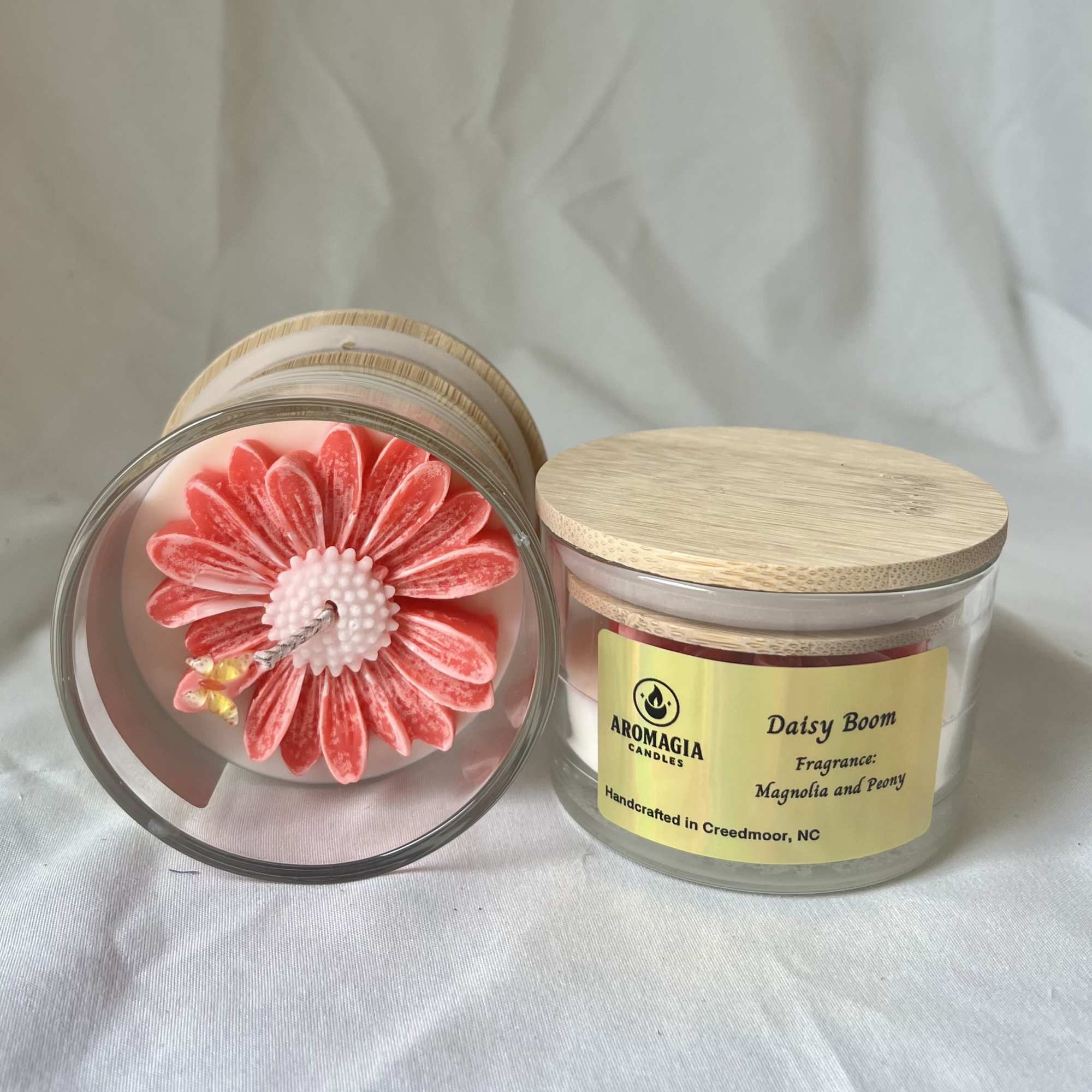 ONE Daisy Boom candle. Each color is uniquely scented. Please look at, photo 3 of 4