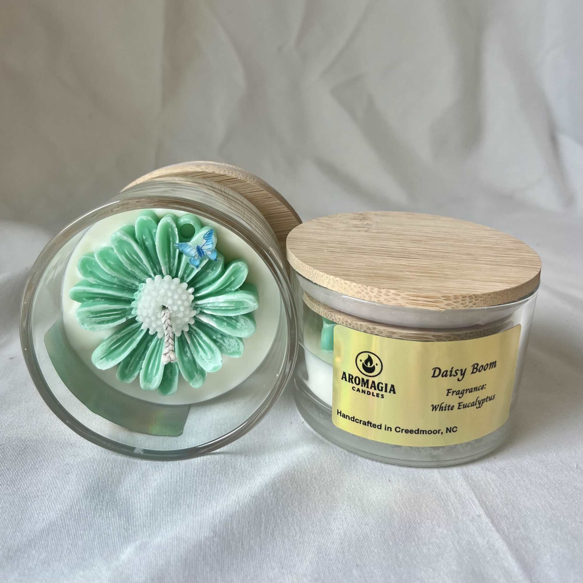 ONE Daisy Boom candle. Each color is uniquely scented. Please look at, photo 4 of 4