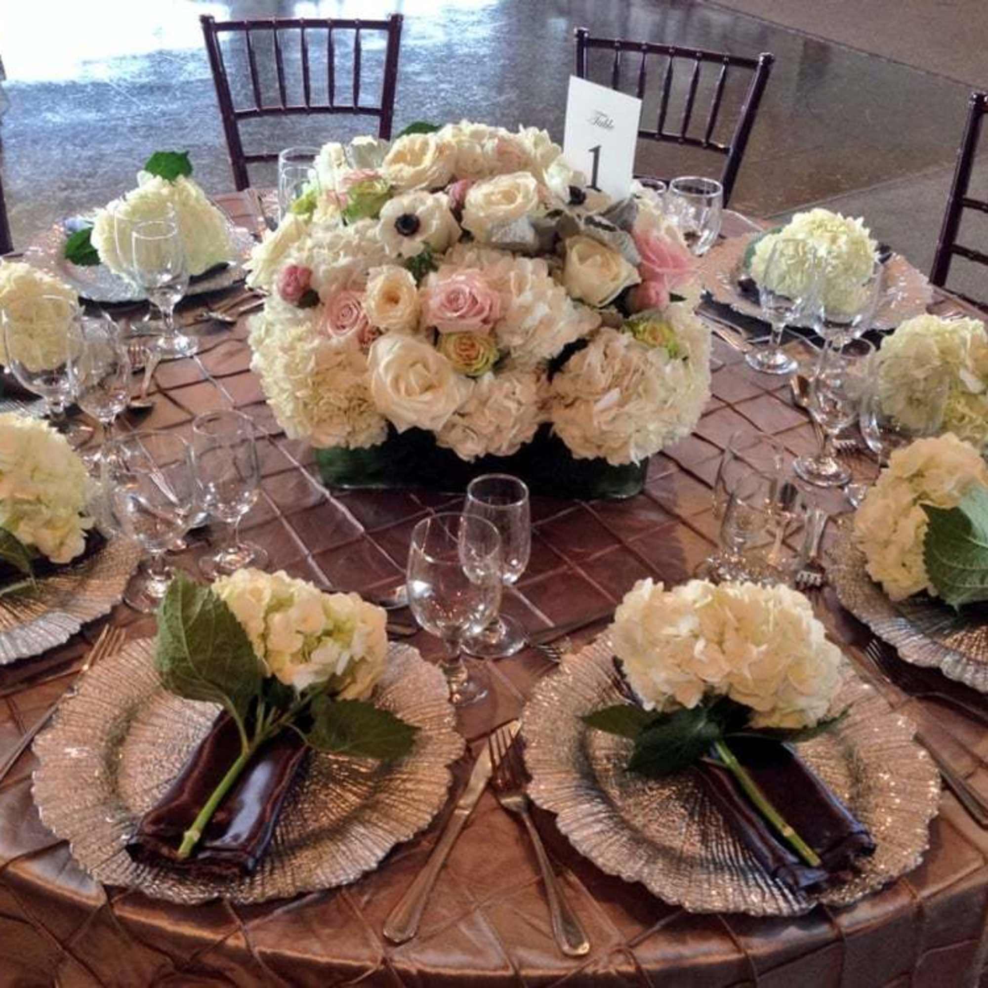 ***THIS IS NOT FOR DAILY ORDERS****
Hello. Thank you for considering Mercedes Flowers, photo 4 of 27