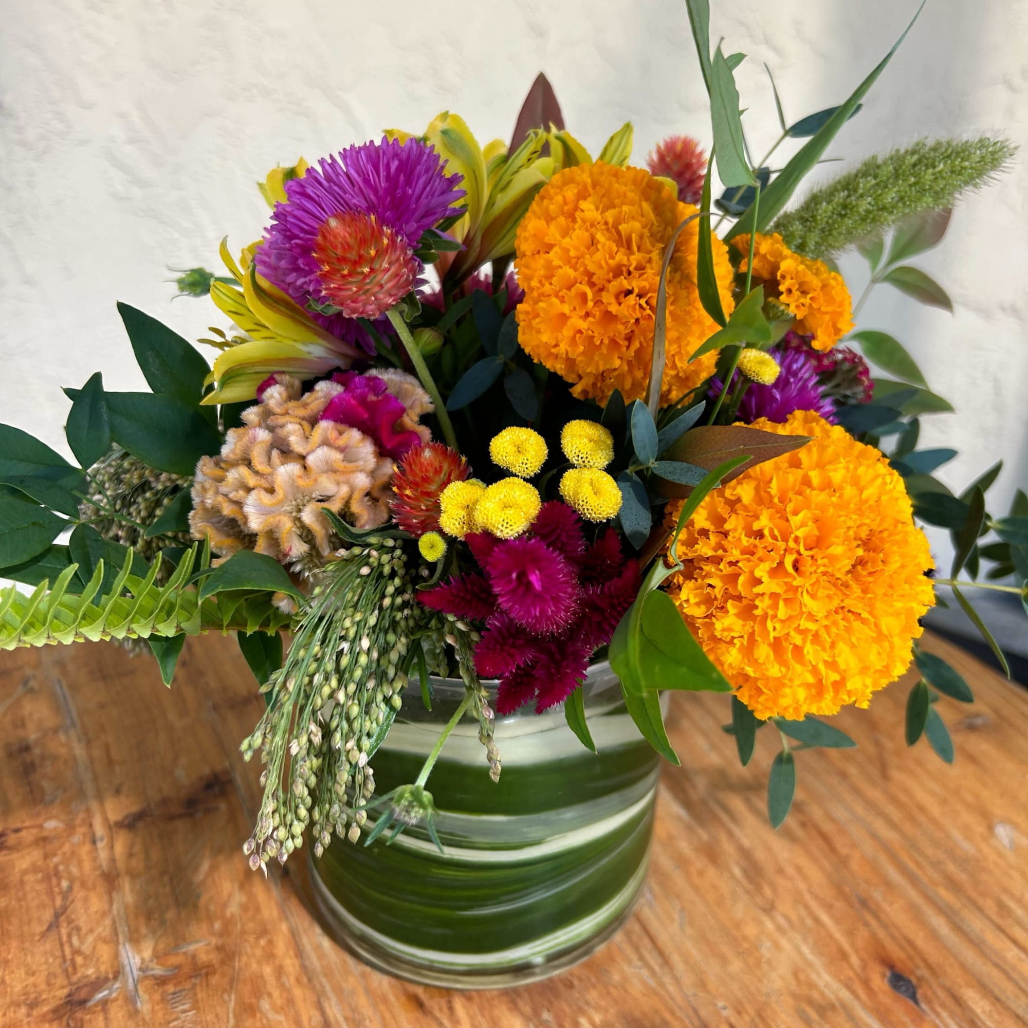 [espa&ntilde;ol abajo]
Each arrangement is custom and one-of-a-kind, made with the freshest seasonal, photo 4 of 6