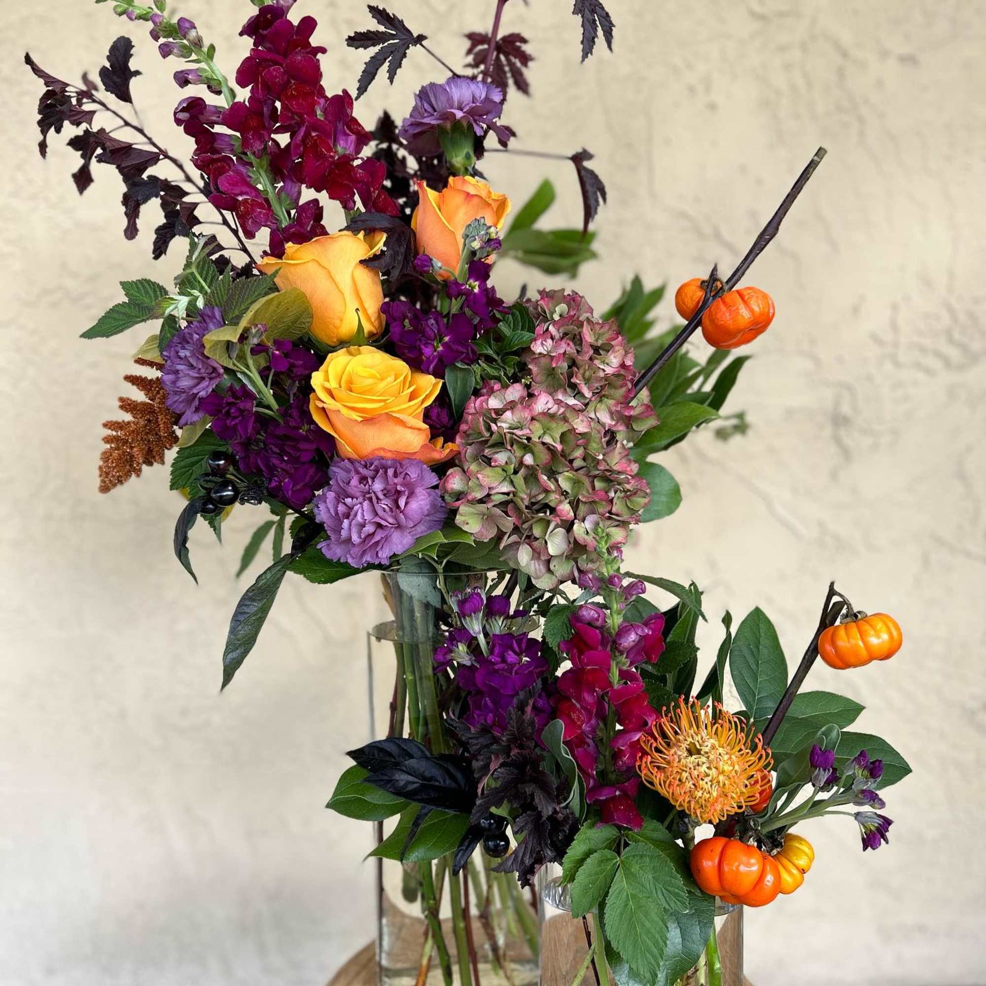 [espa&ntilde;ol abajo]
Each arrangement is custom and one-of-a-kind, made with the freshest seasonal, photo 2 of 2