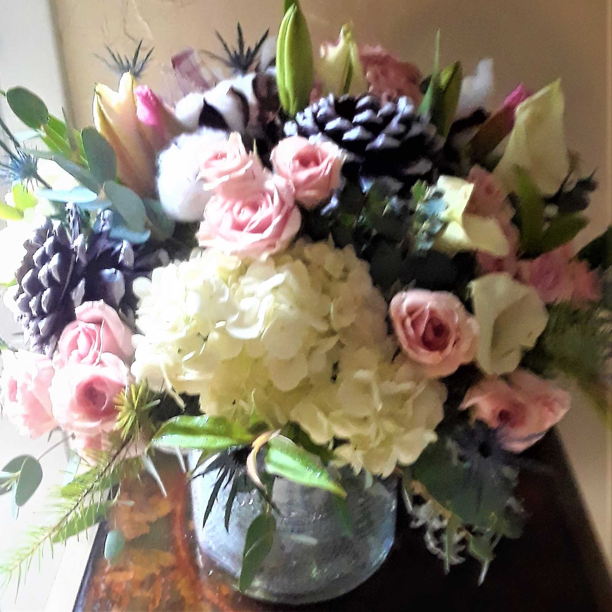 Bouquet of pink roses and white hydrangeas in a glass vase