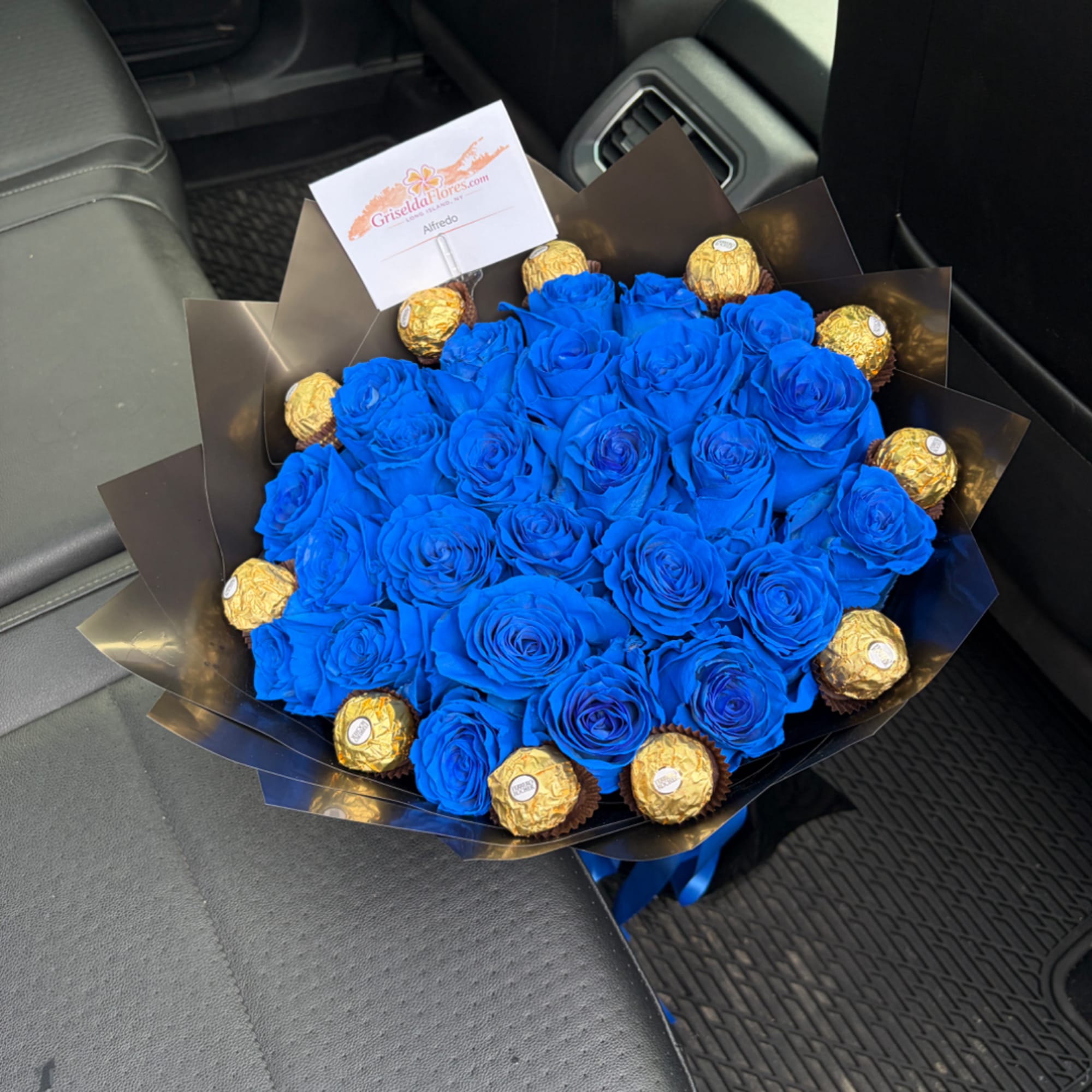 Blue rose bouquet with Ferrero Rocher chocolates in black wrap