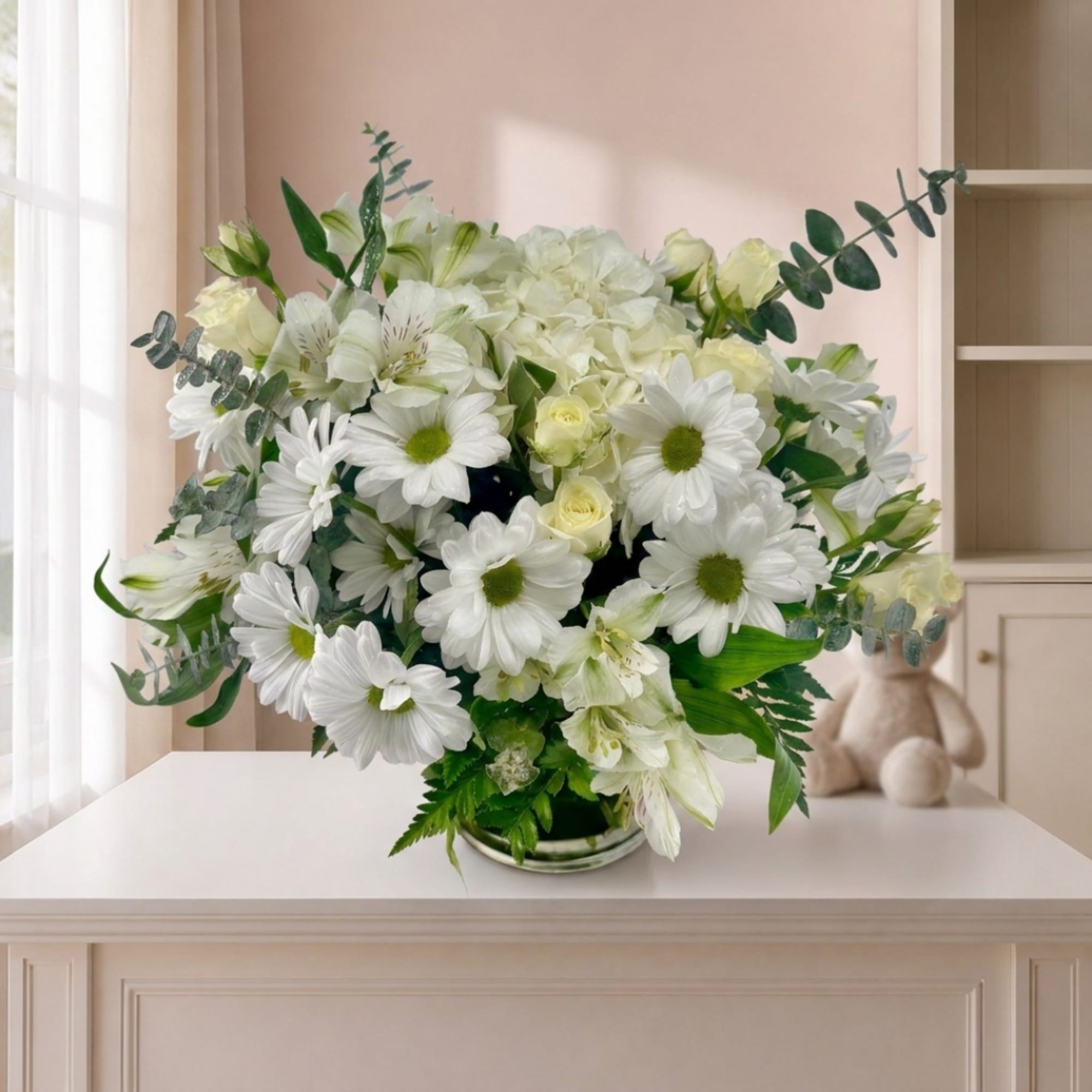 White daisy and rose bouquet in a glass vase