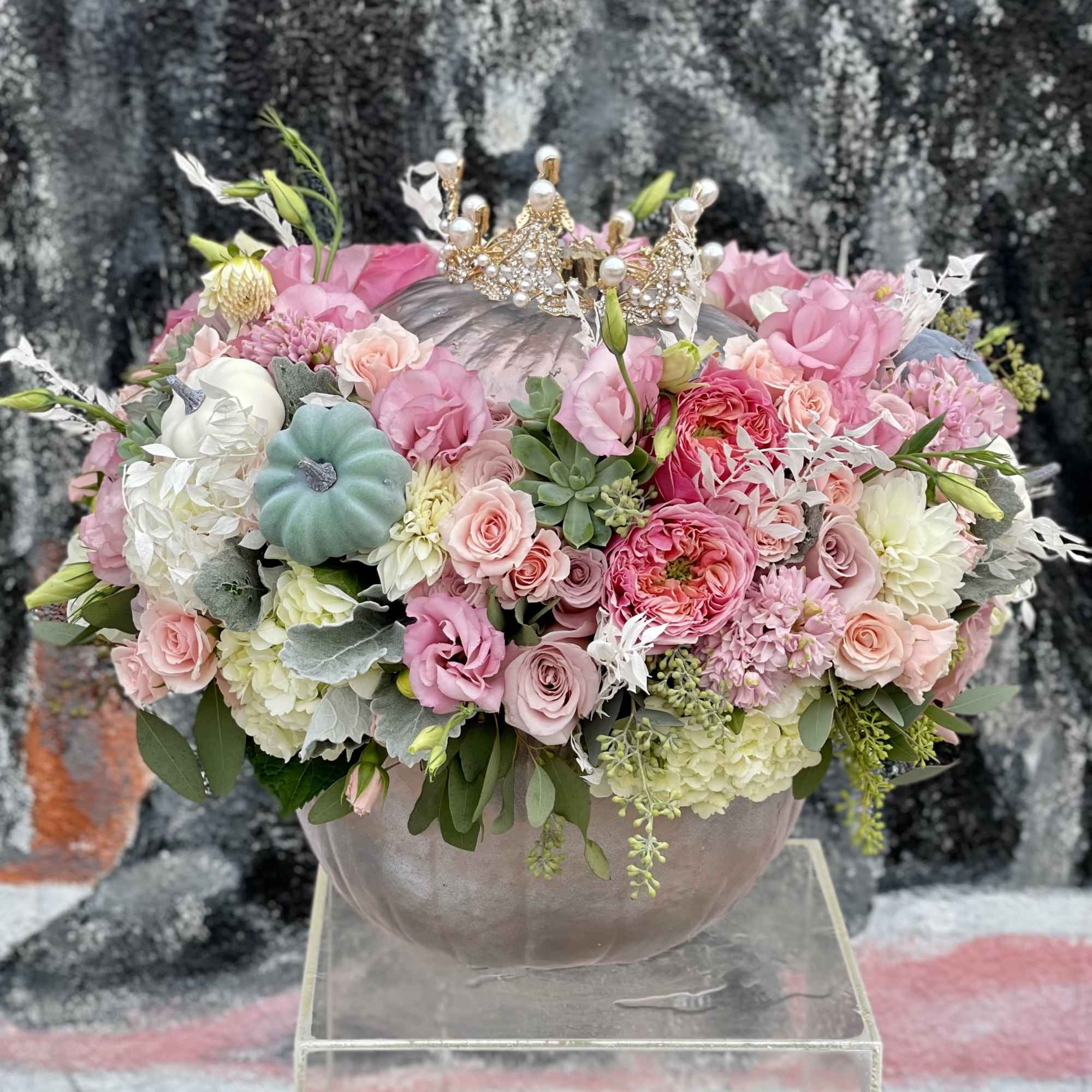 Beautiful pastels with pumpkins and crown, photo 2 of 2