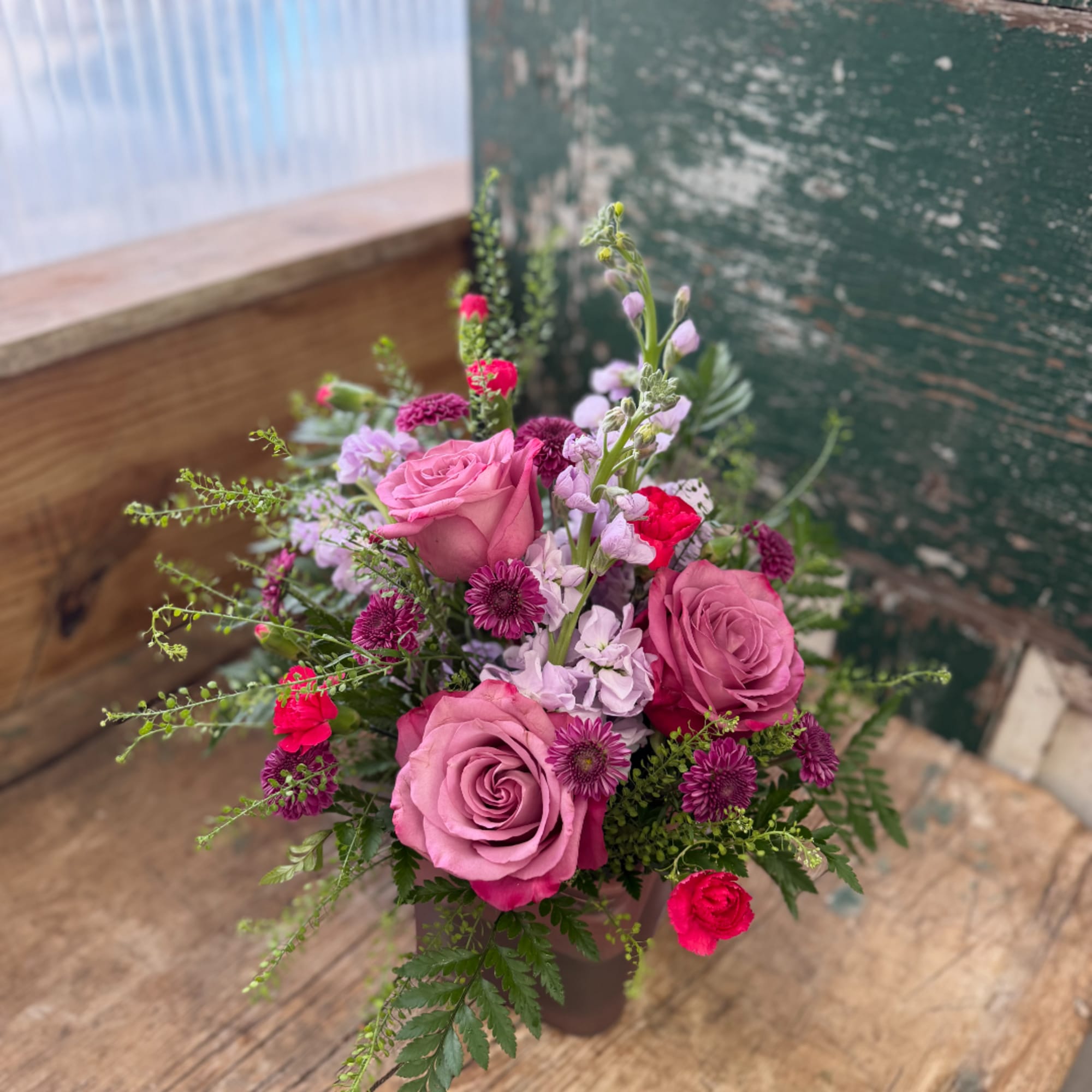 Pink roses and purple flowers arranged in a vase, photo 4 of 6