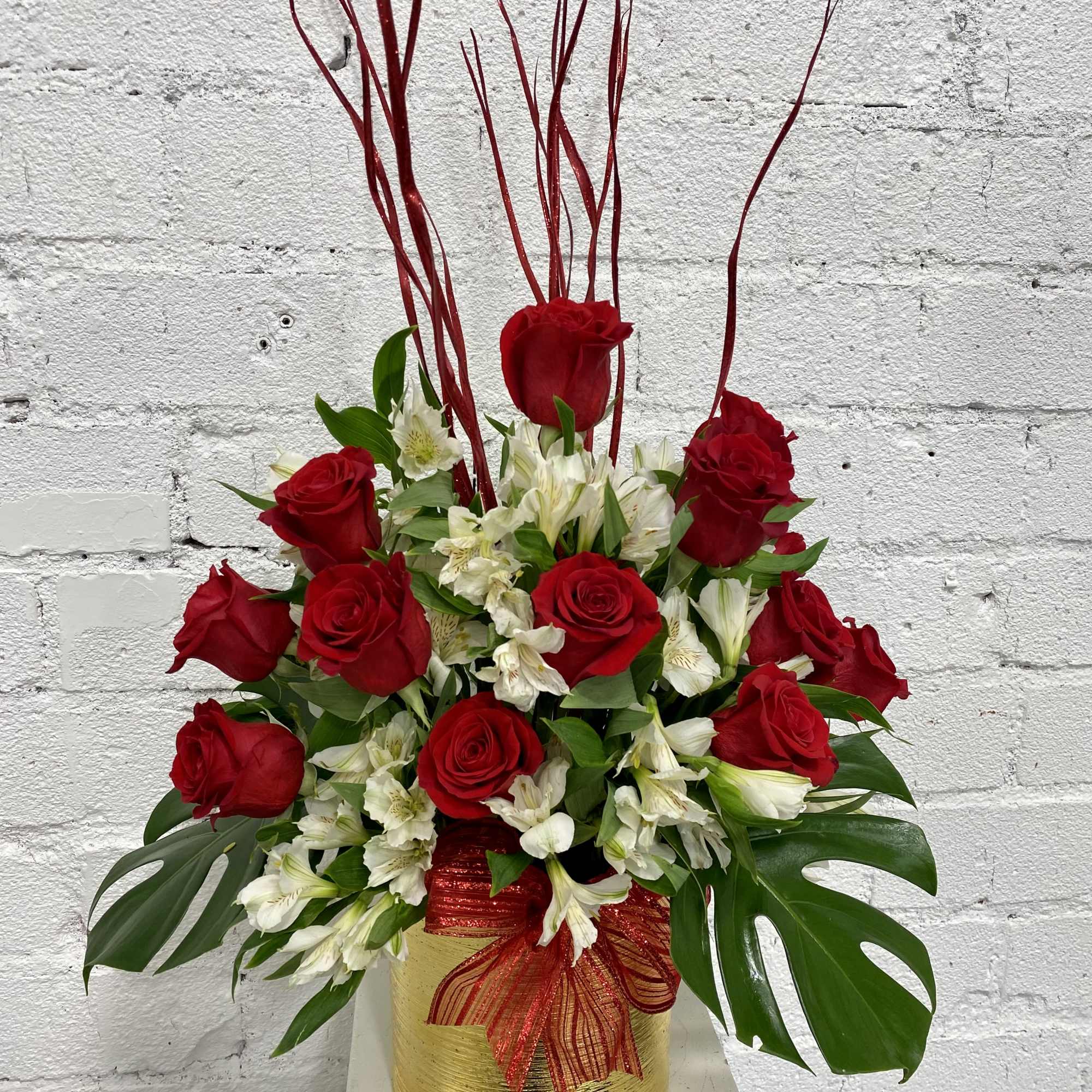 Valentine&rsquo;s Day 2024! Stunning tall flower arrangement of 16 red roses, White, photo 2 of 2