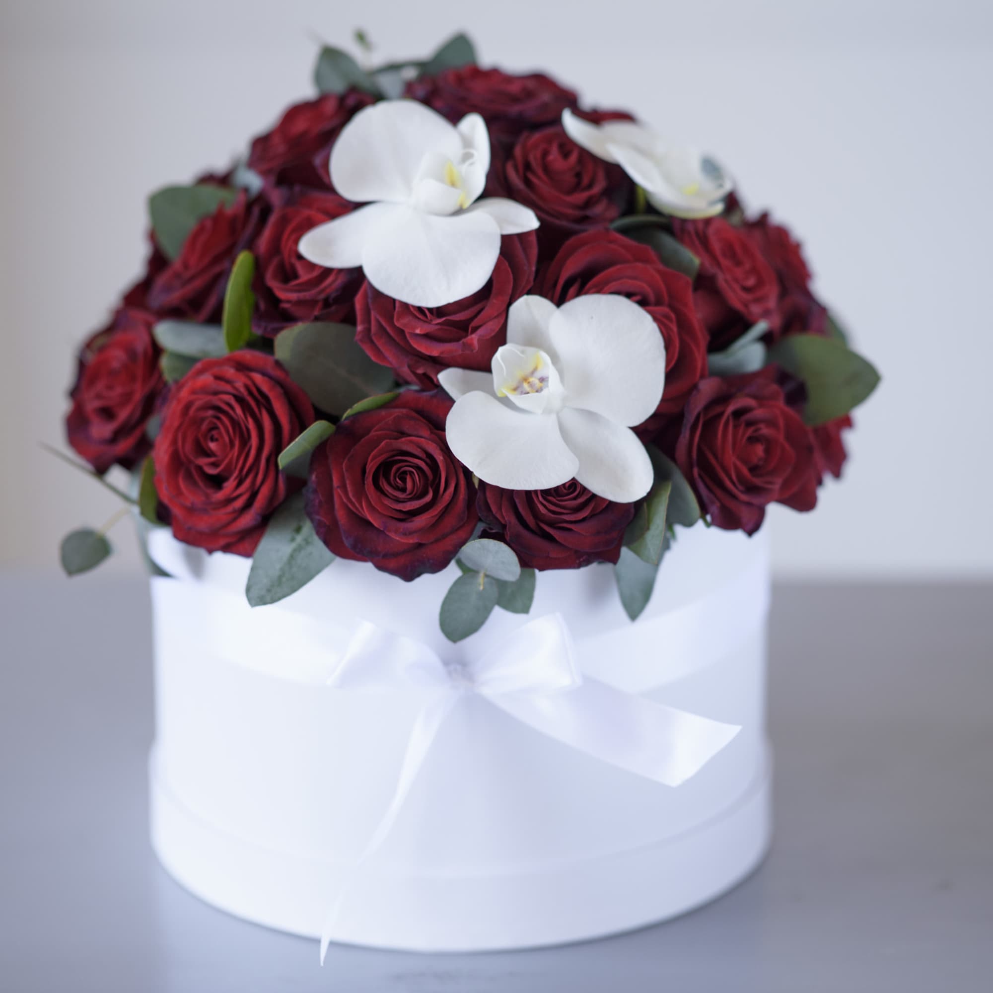 Premium, equadorian red roses (up to 30 - medium sized box, up