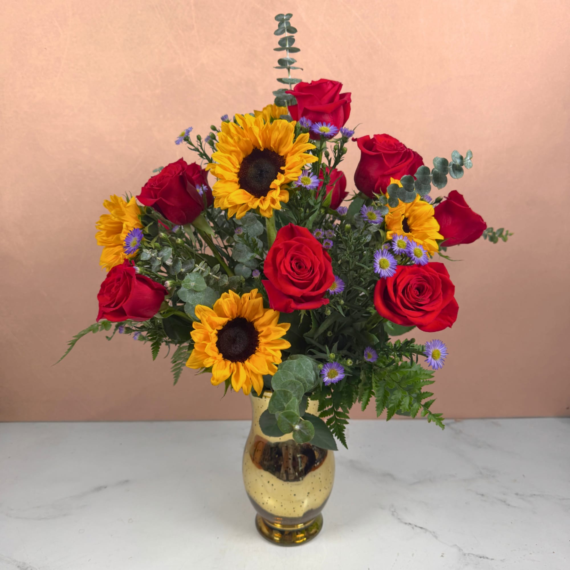 Bouquet of red roses and sunflowers in a gold vase, photo 2 of 4